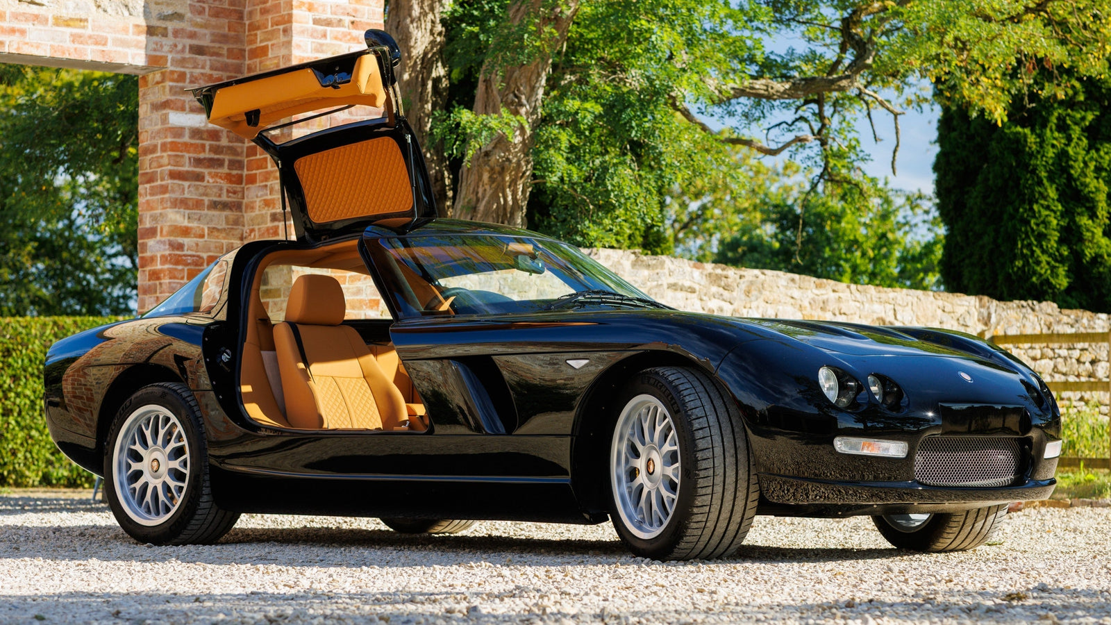 Bristol Revives the V10 Fighter Using Original Unused Chassis at Salon Privé