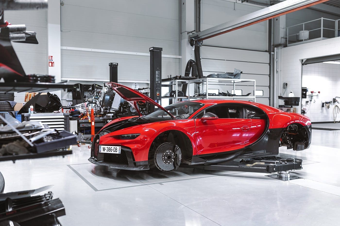 01 04 bugatti service workshop 1