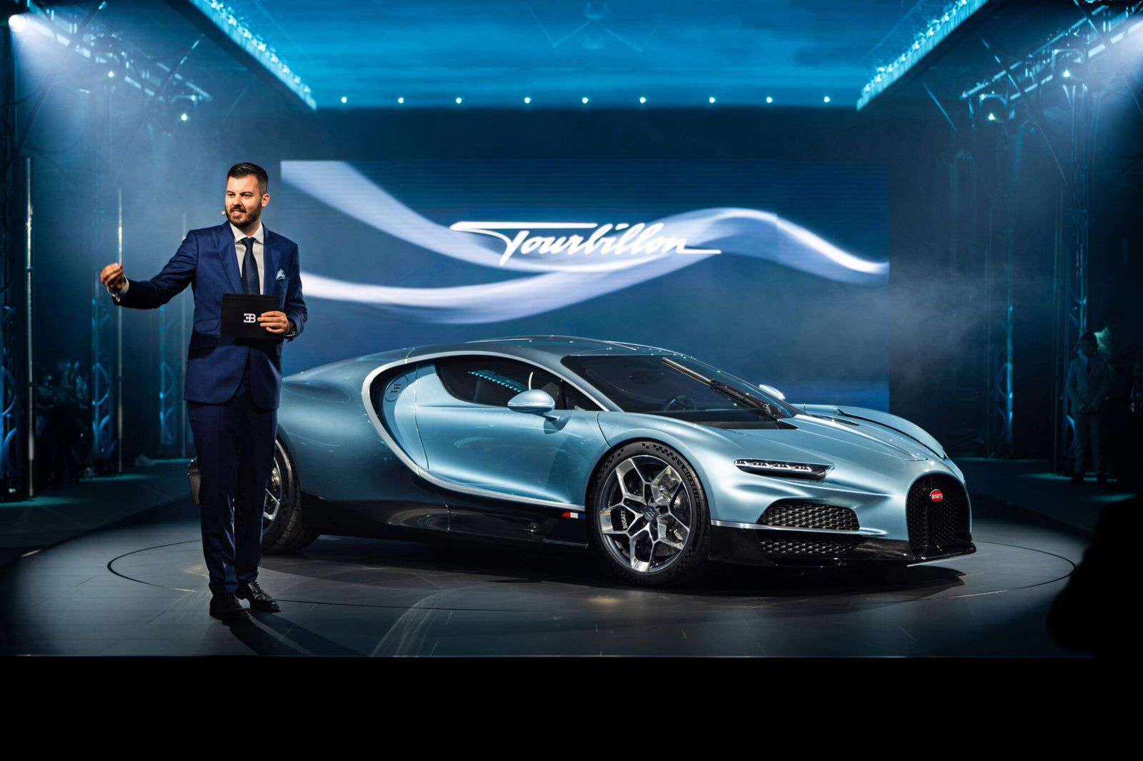 01 BUGATTI Looking forward 2025_looking back 2024