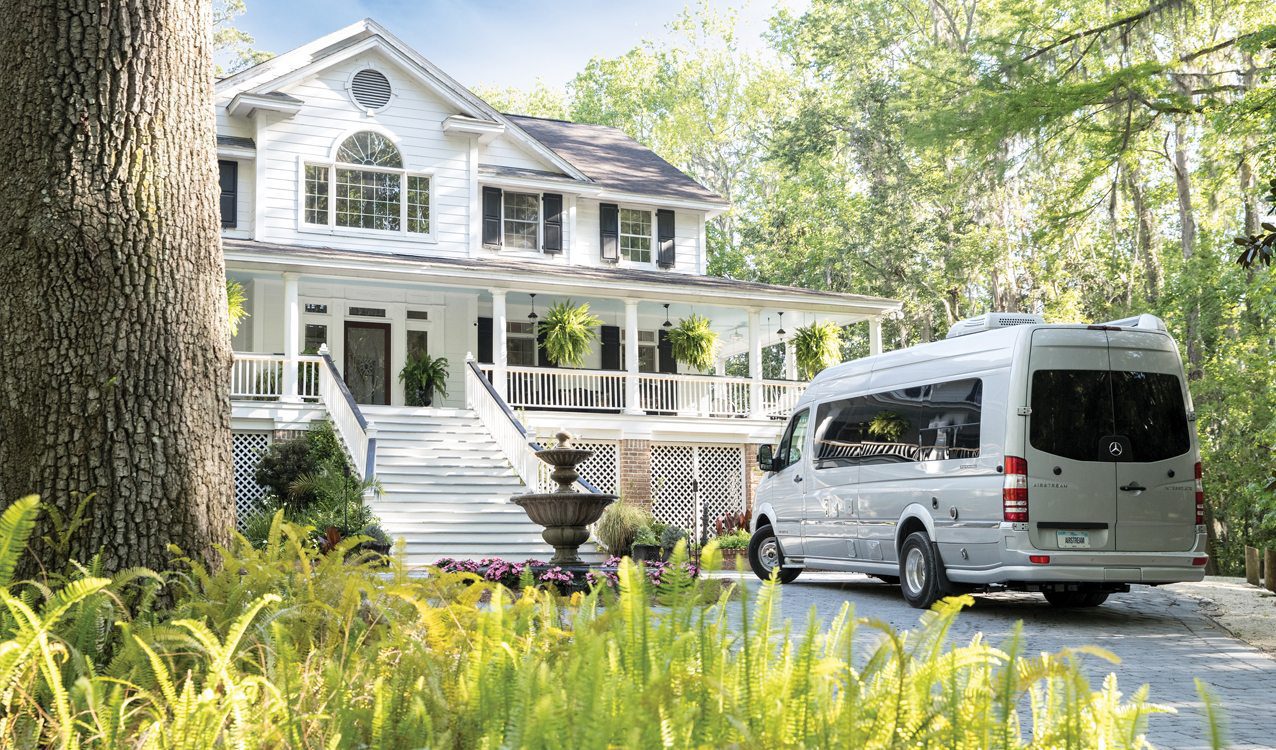 01_AIRMKT 2018 Interstate EXT Lifestyle Front Drive shp17018_05889