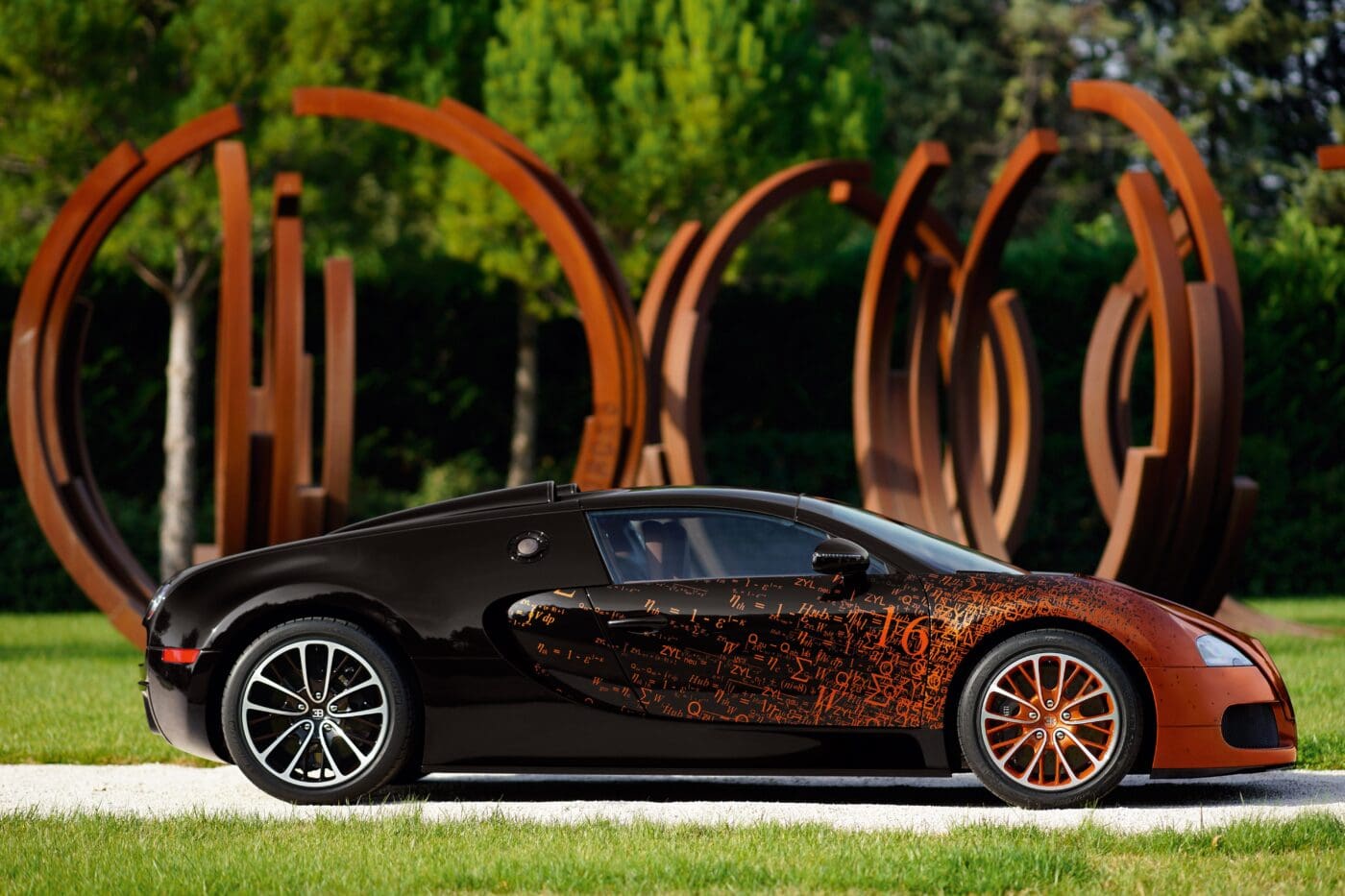 01_bugatti-veyron-16.4-grand-sport-bernar-venet