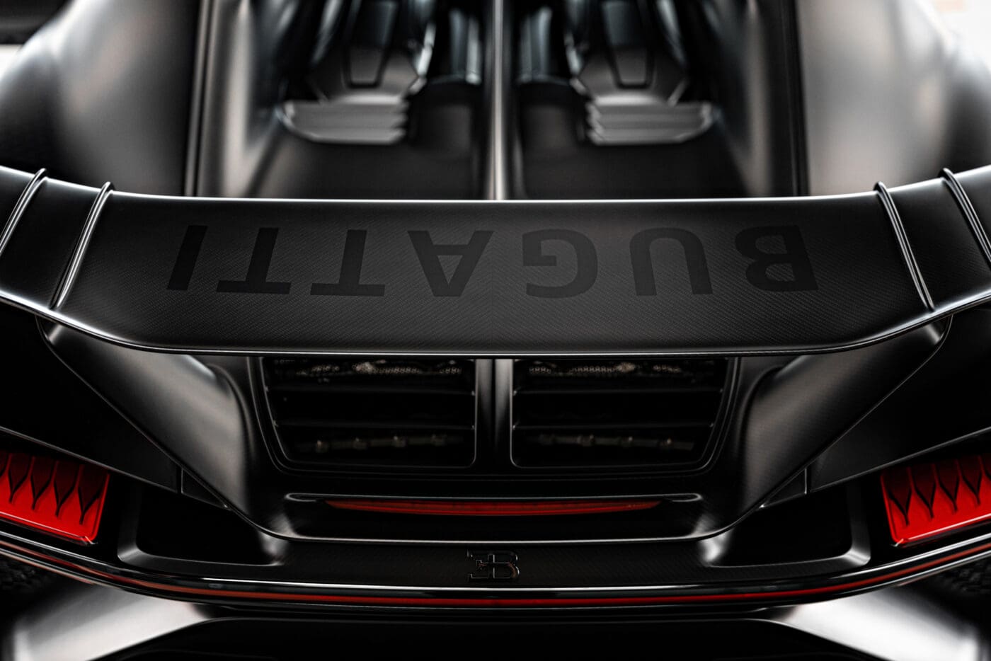 02 BUGATTI Carbon fiber