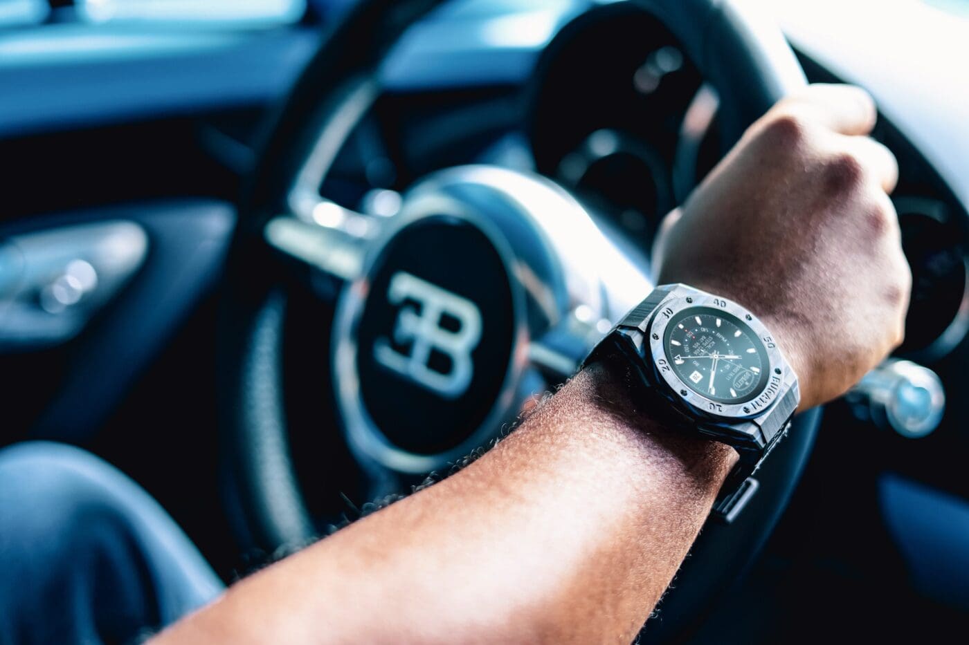 02 BUGATTI VIITA Carbon Smartwatch
