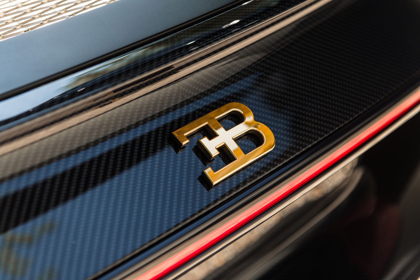 04 BUGATTI Chiron L be 24k Gold