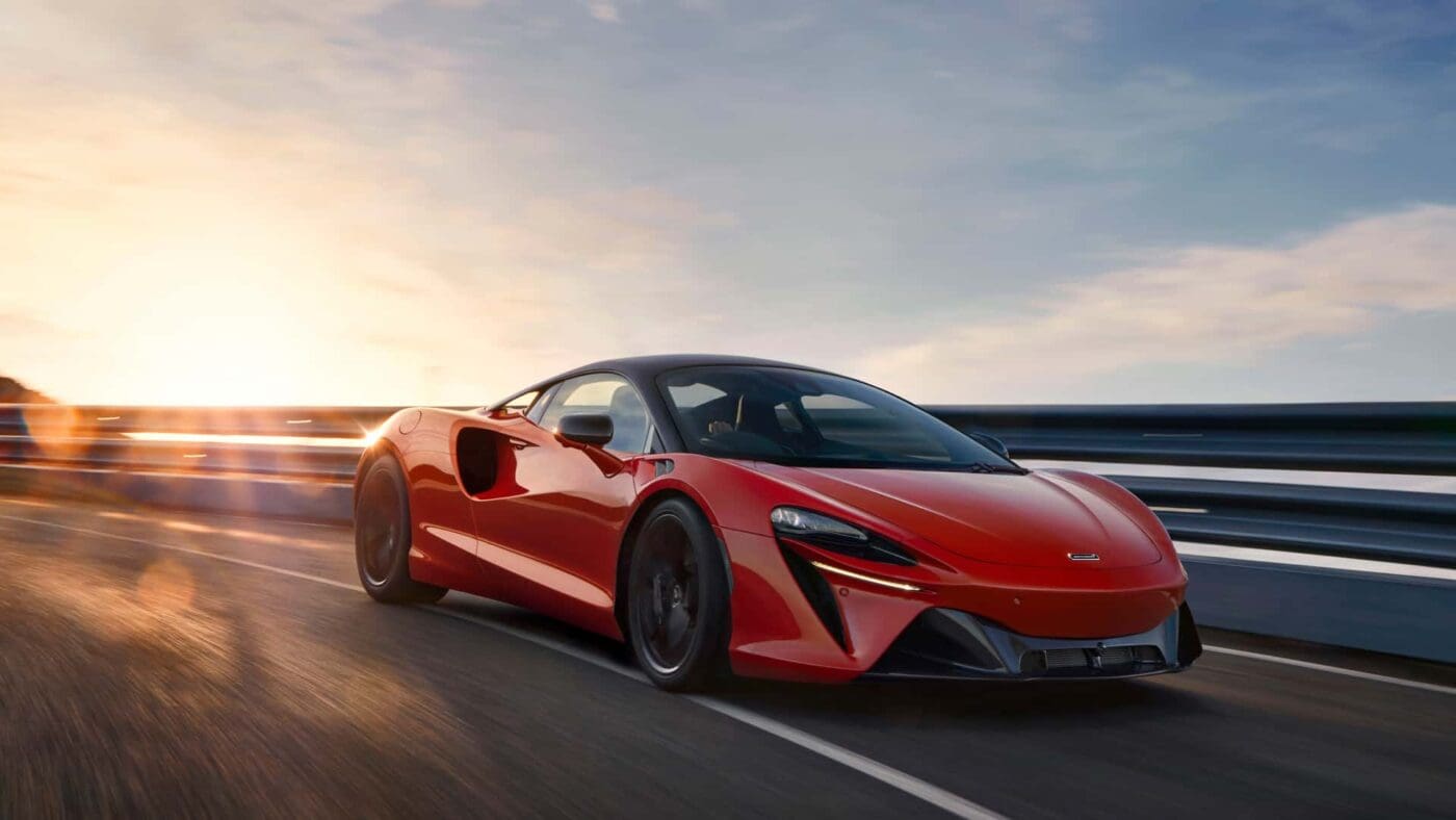 12994 mclarenartura.jpg