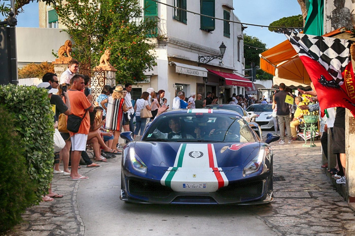 190225-car-Ferrari-cavalcade