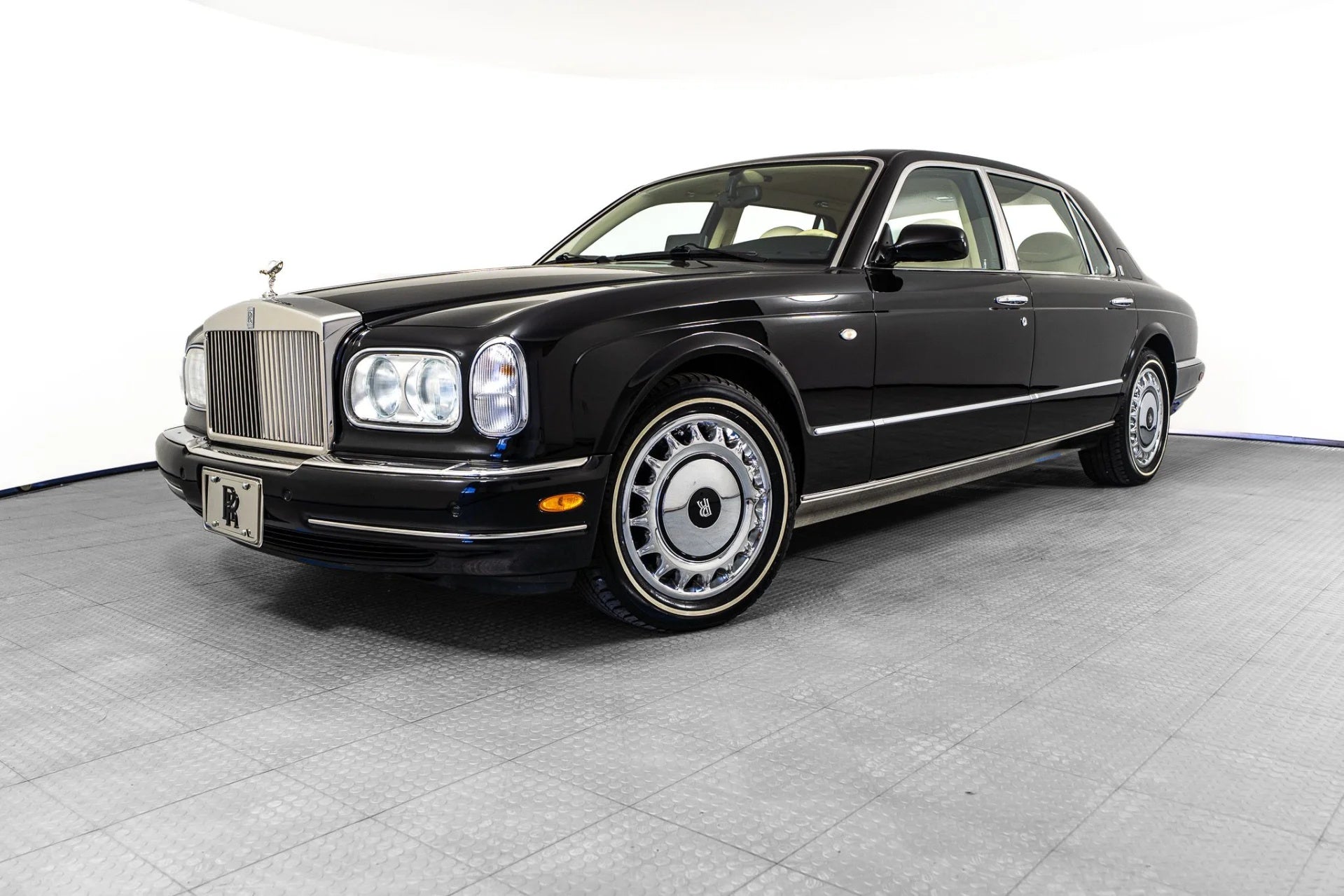 Affordable Luxury Sedans For Sale: Don't Break The Bank For Elegance
