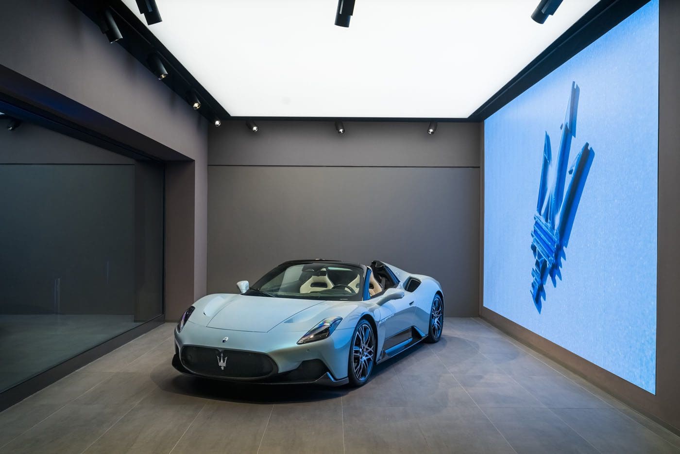 20032 Maseratiunveilsitsworldsfirstnewstoreconcept
