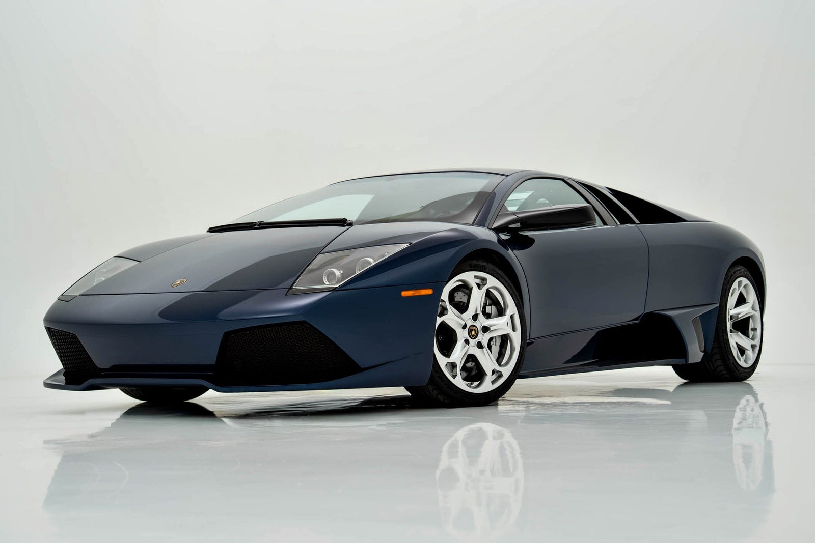 A 2008 Lamborghini Murciélago Leads duPont REGISTRY Live Weekly Results as Platform Surpasses 160 Sales