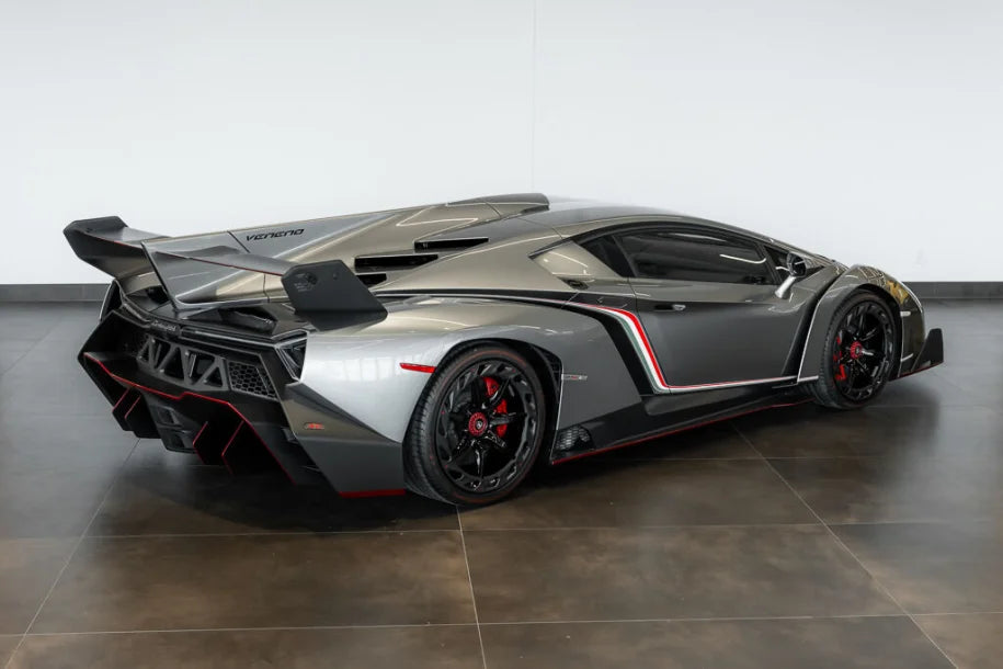 2014-lamborghini-veneno-10276492-1098092680