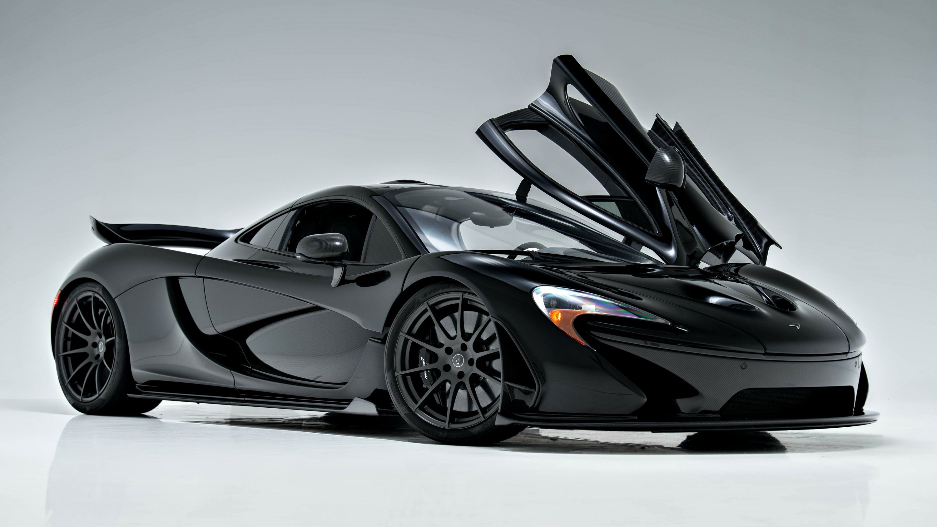 Low-Mileage Carbon Black McLaren P1 With Gen-2 Hybrid Battery Hits the Block on duPont REGISTRY Live