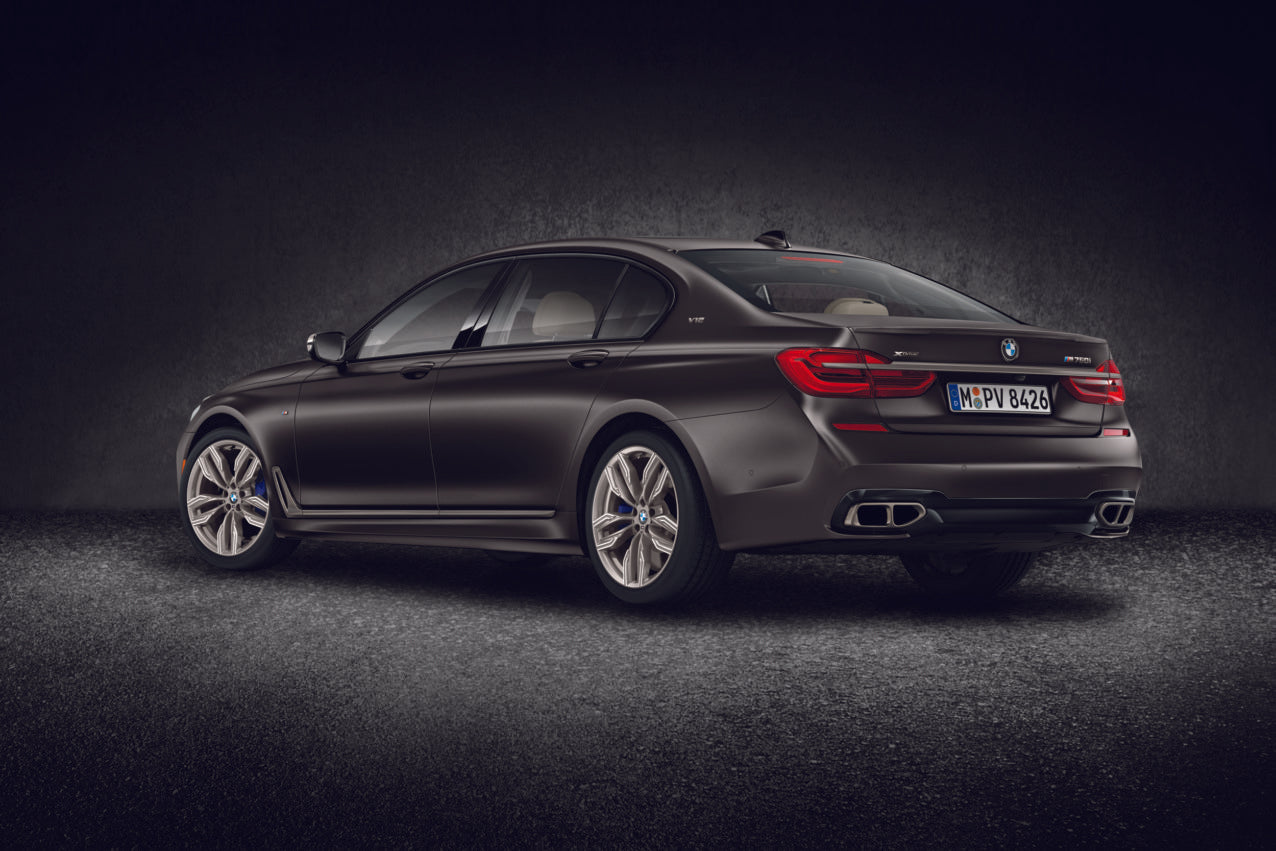 2017-bmw-760i-22317 (5)