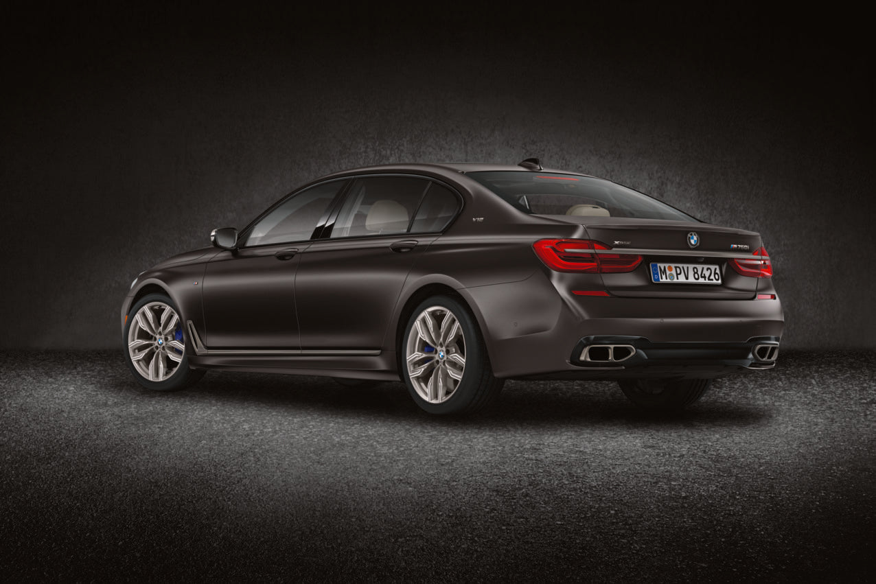 2017-bmw-760i-22317 (5)