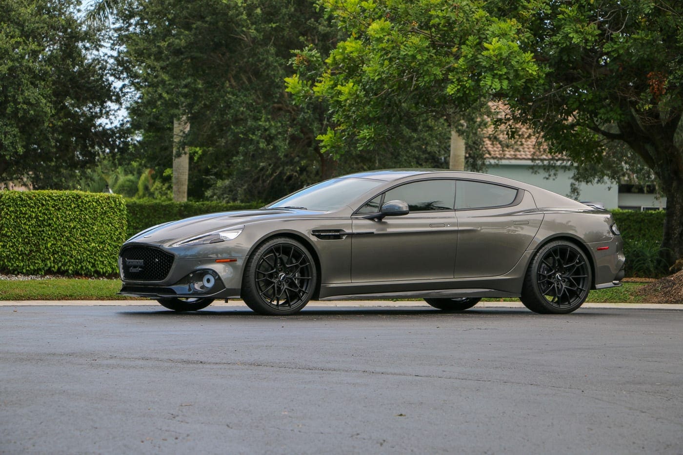 2019-Aston-Martin-Rapide-AMR-_0