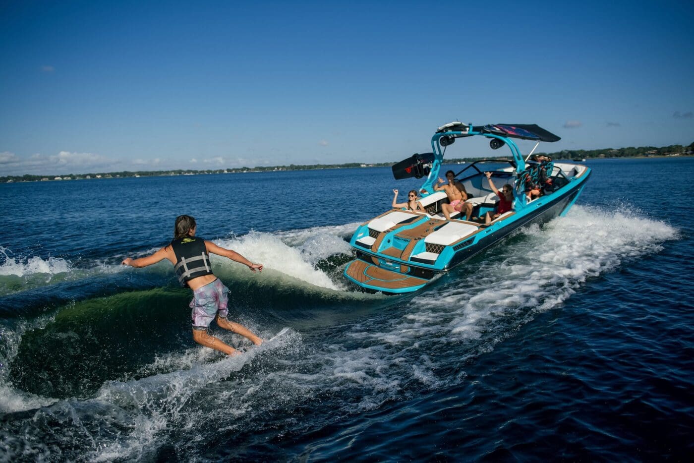 2021_Super_Air_Nautique_GS22E_SurfShot