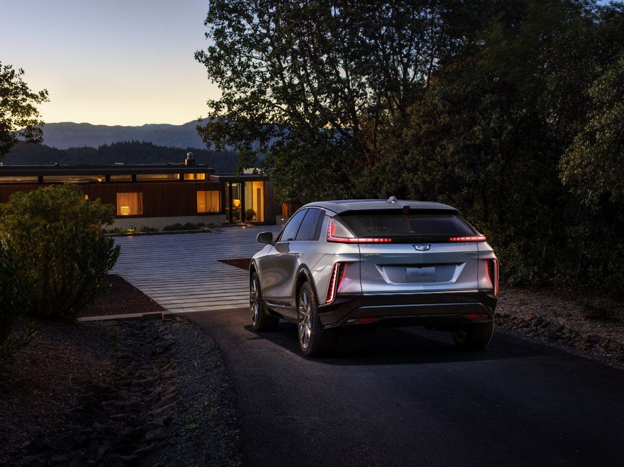 2023 Cadillac LYRIQ 004