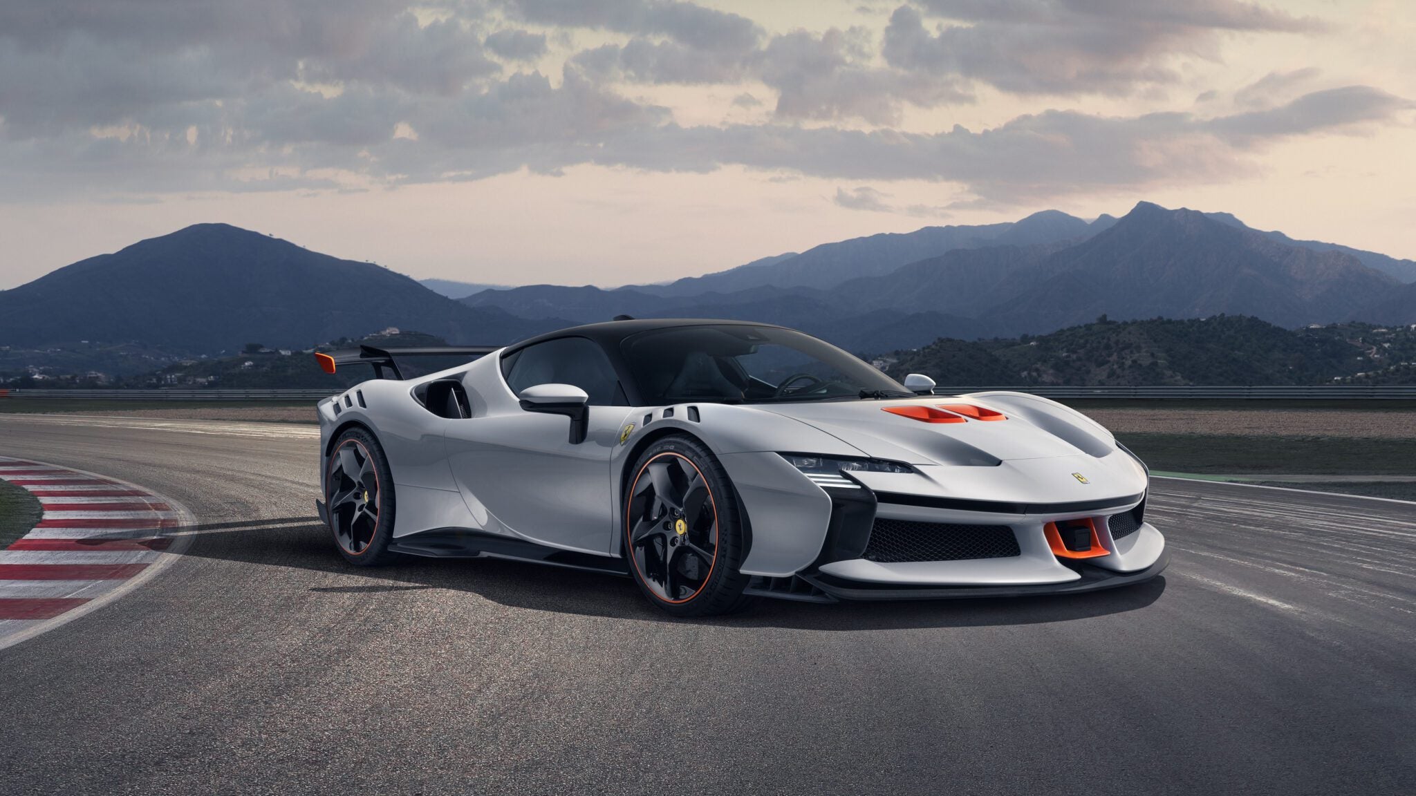 20230419_FERRARI0823_V5_34fbc0
