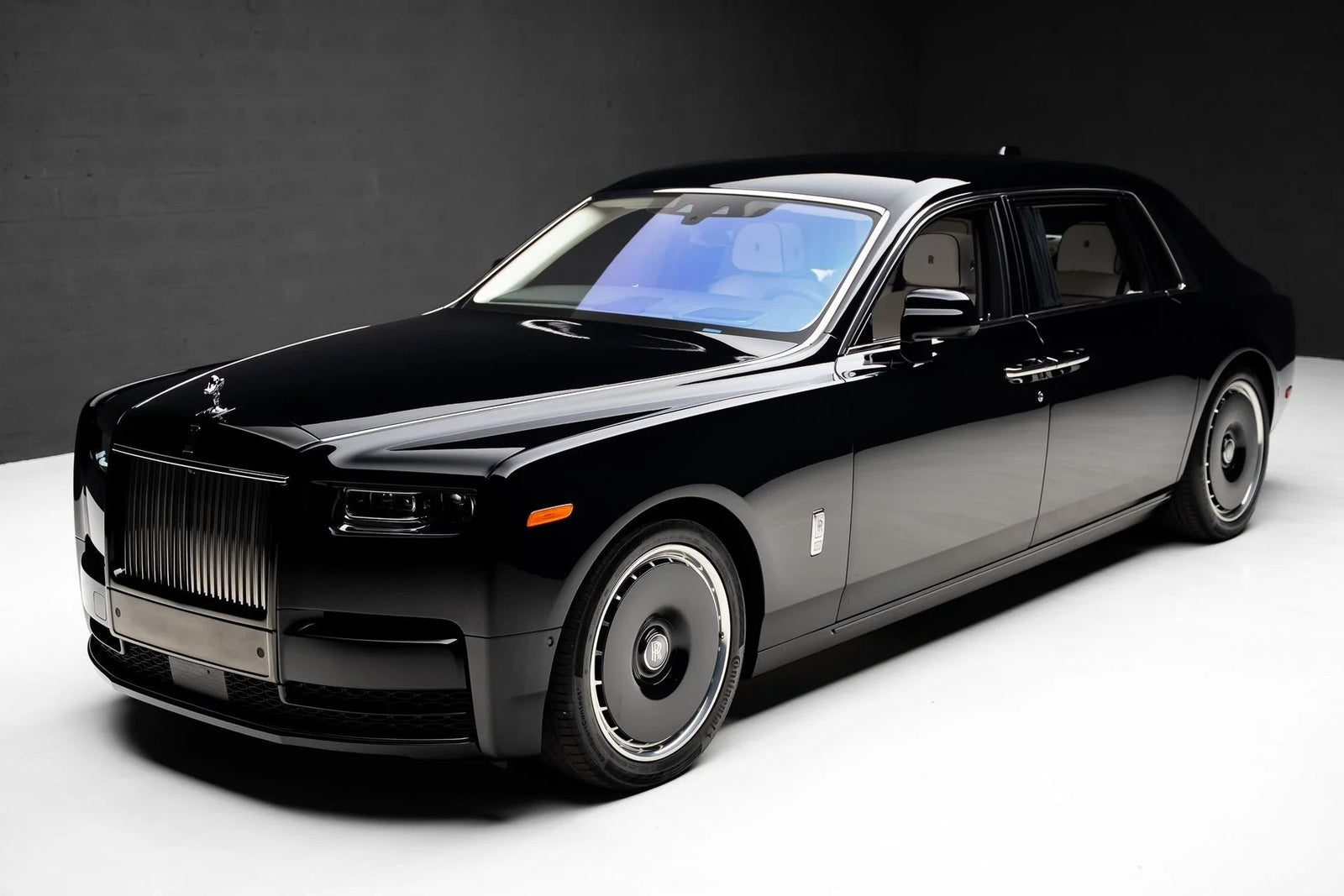 Rolls-Royce Phantom: Own The Quintessential Luxury Sedan