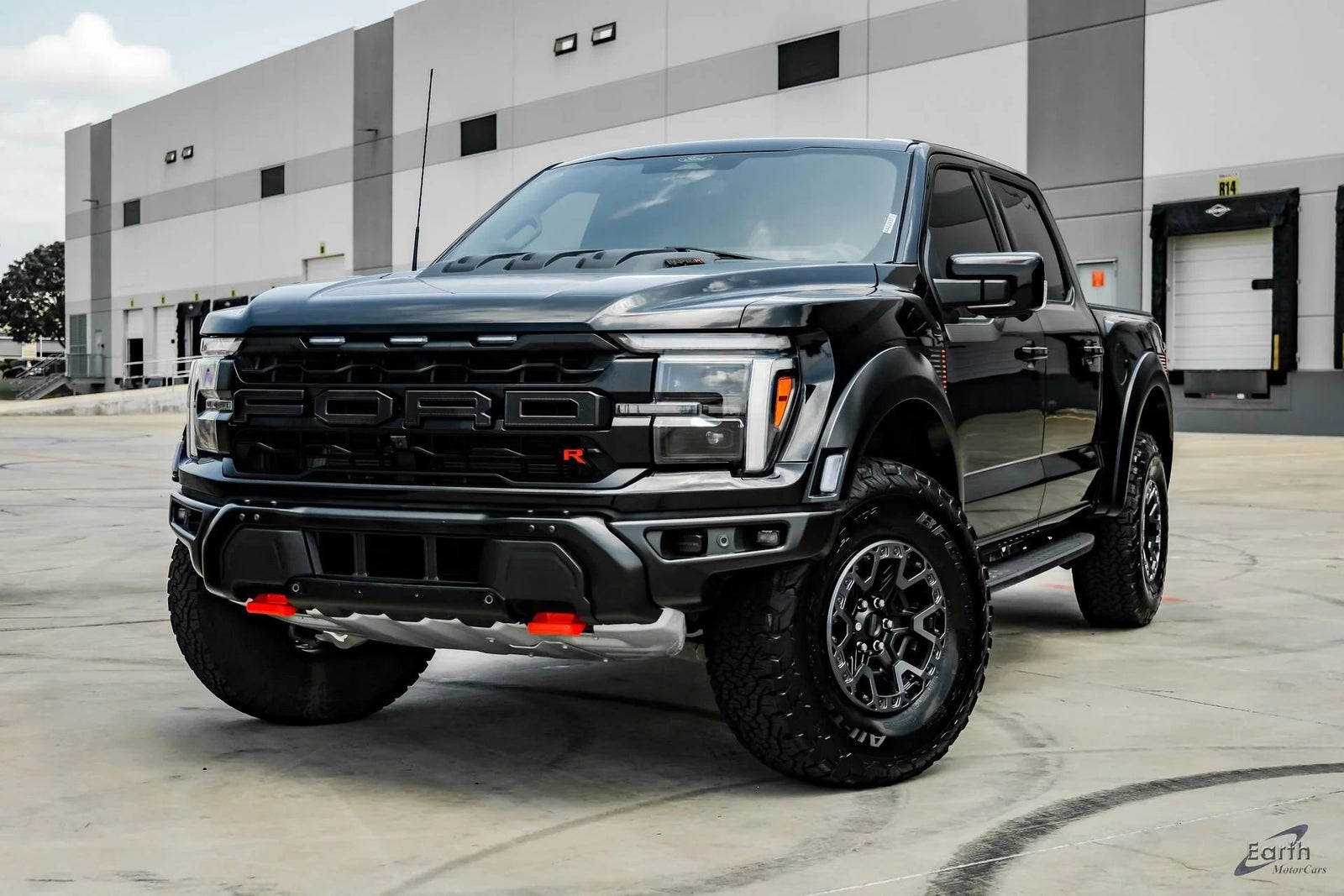 Off-Road V8 Performance Thrill: Ford F-150 Raptor R For Sale