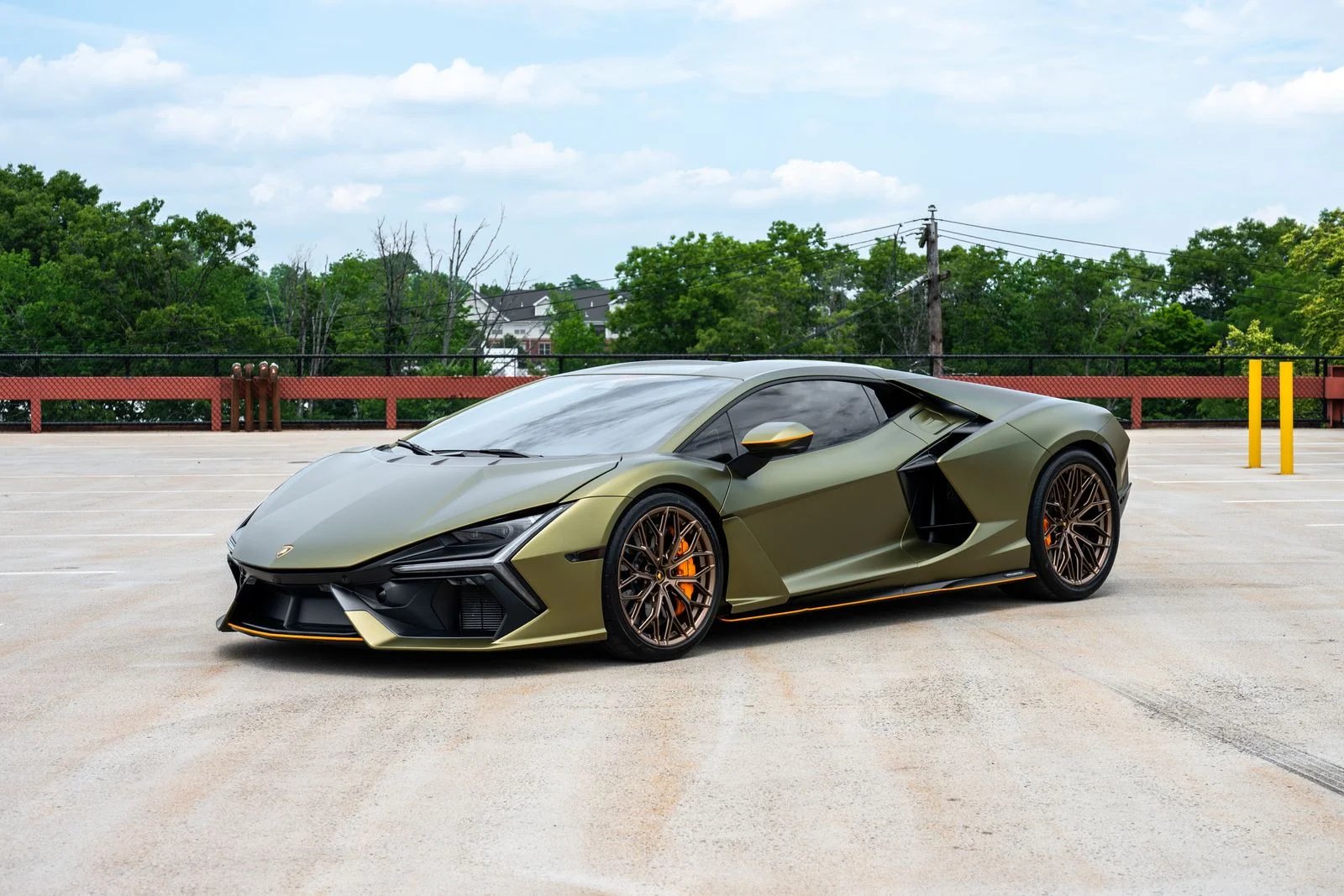 Gold Lamborghini Aventador Drifting [Video] – duPont REGISTRY News