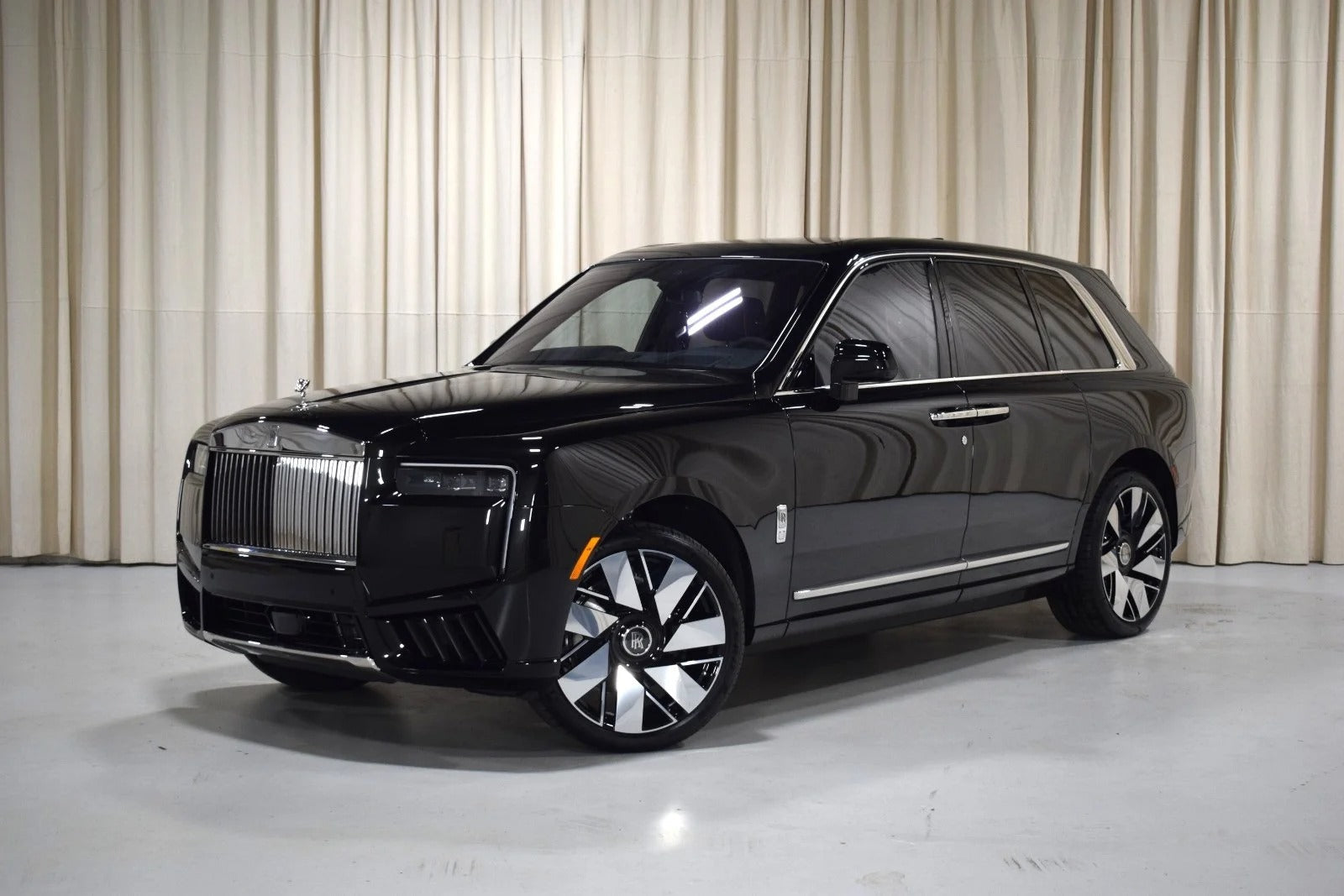 Rolls-Royce Cullinan: Drive The Luxury SUV Pinnacle