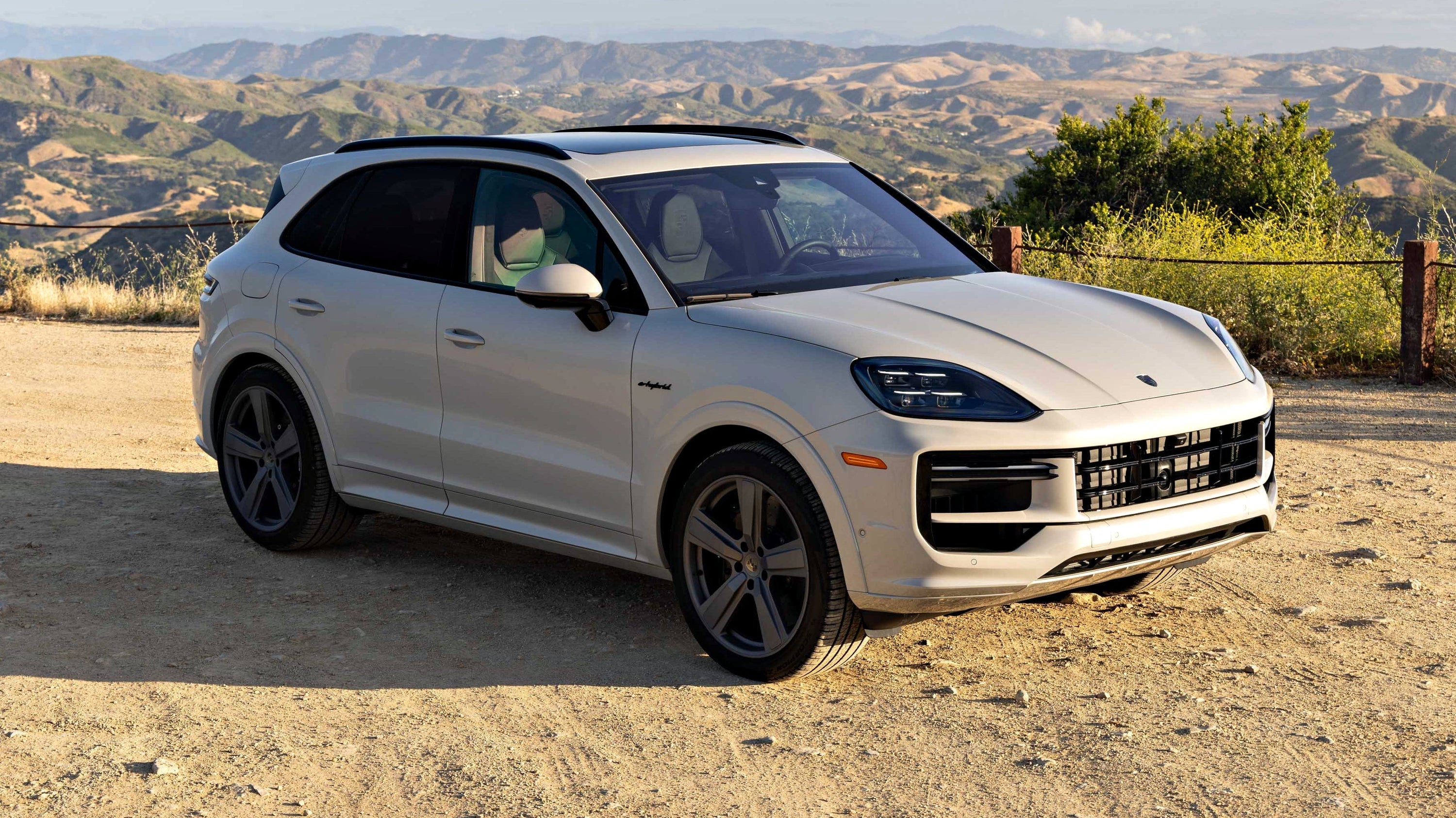 Review 2026 Porsche Cayenne Turbo E Hybrid DuPont REGISTRY News review-2026-porsche-cayenne-turbo-e-hybrid-dupont-registry-news