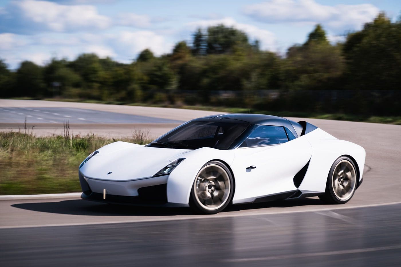 The New Electric Apollo G2J Rolling Engineering Prototype Previews Ele ...
