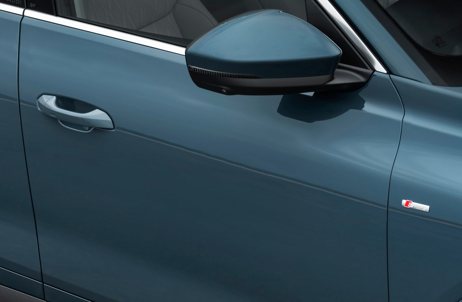 Audi Teases The New Third-Generation Q7