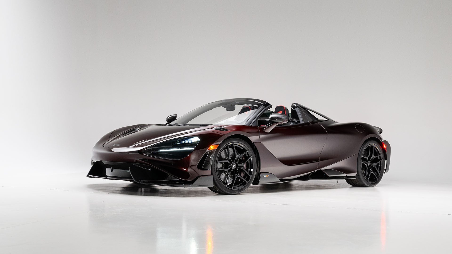 AM24 r155 2022 McLaren 765LT Spider 001