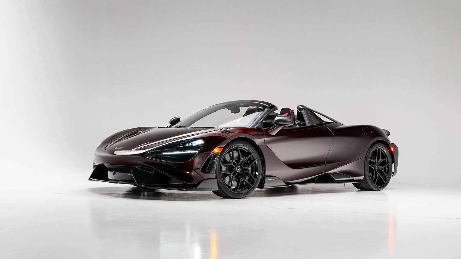 AM24 r155 2022 McLaren 765LT Spider 001