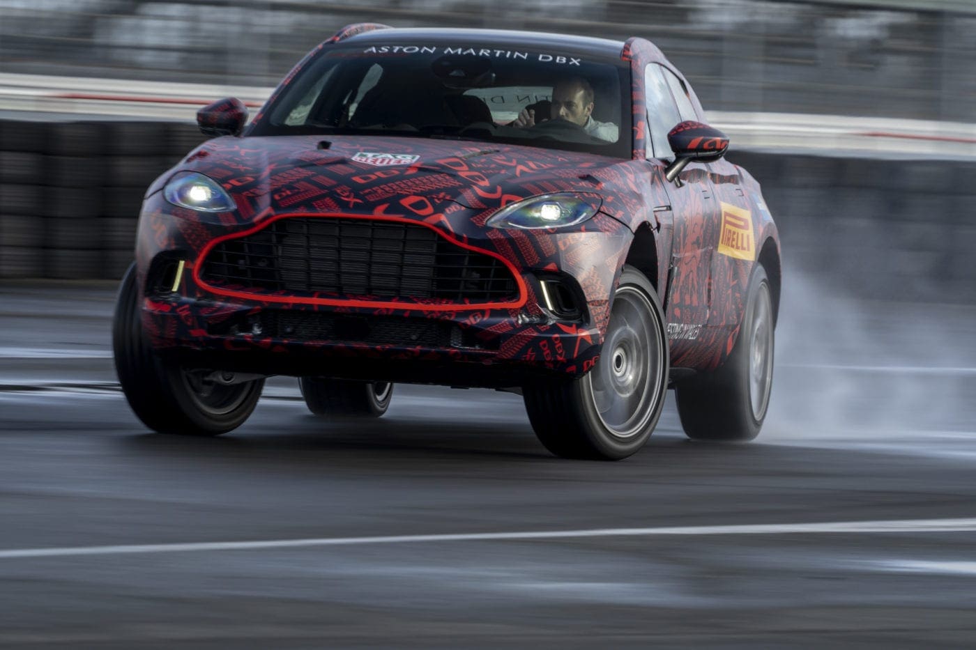 Aston DBX (3)
