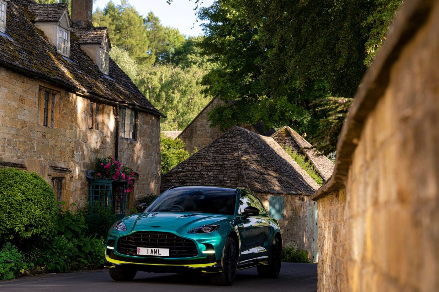 Aston Martin DBX 707 Price, Specs, Photos & Review – duPont REGISTRY News