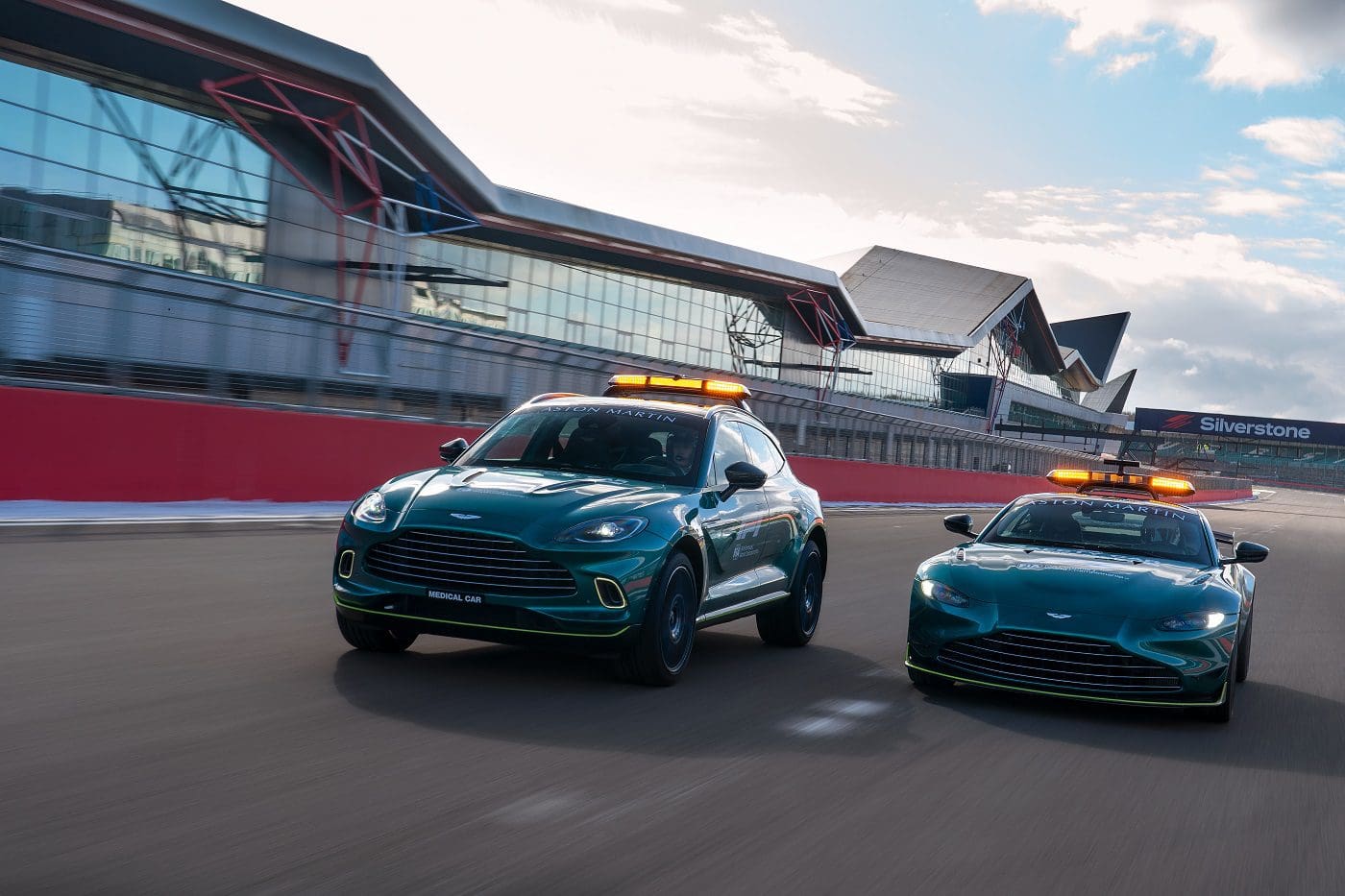 Aston Martin VantageDBXOfficial Safety and Medical cars of Formula One02