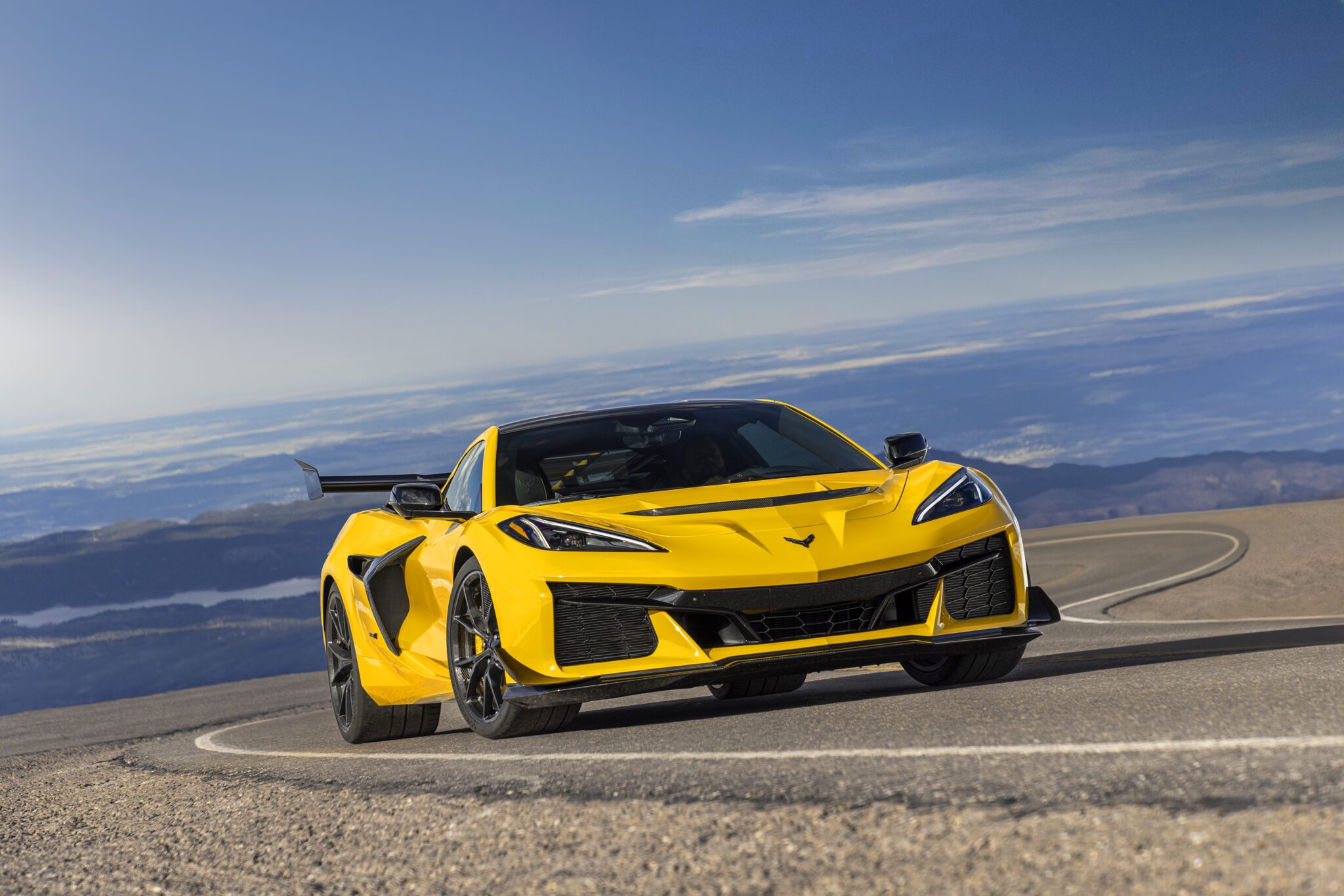Unveiled: The 2025 Chevrolet Corvette ZR1 – duPont REGISTRY News
