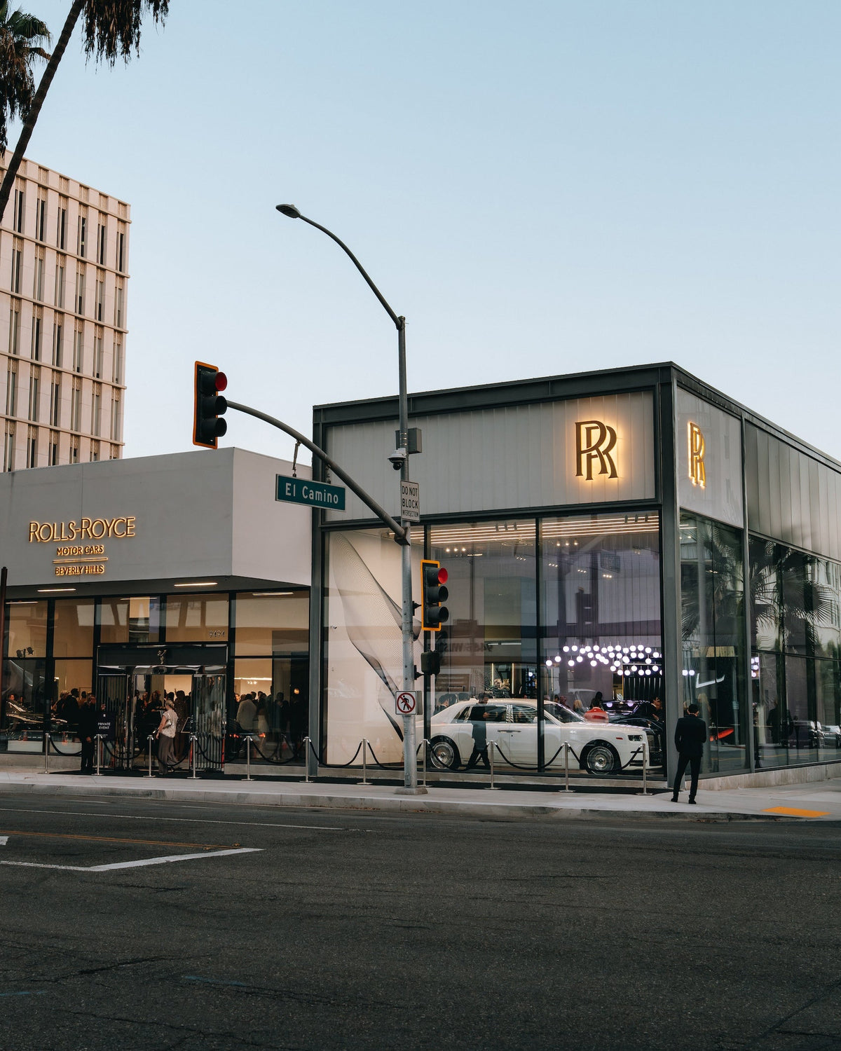 Rolls-Royce Opens World’s First “Black Badge Lounge” in Beverly Hills
