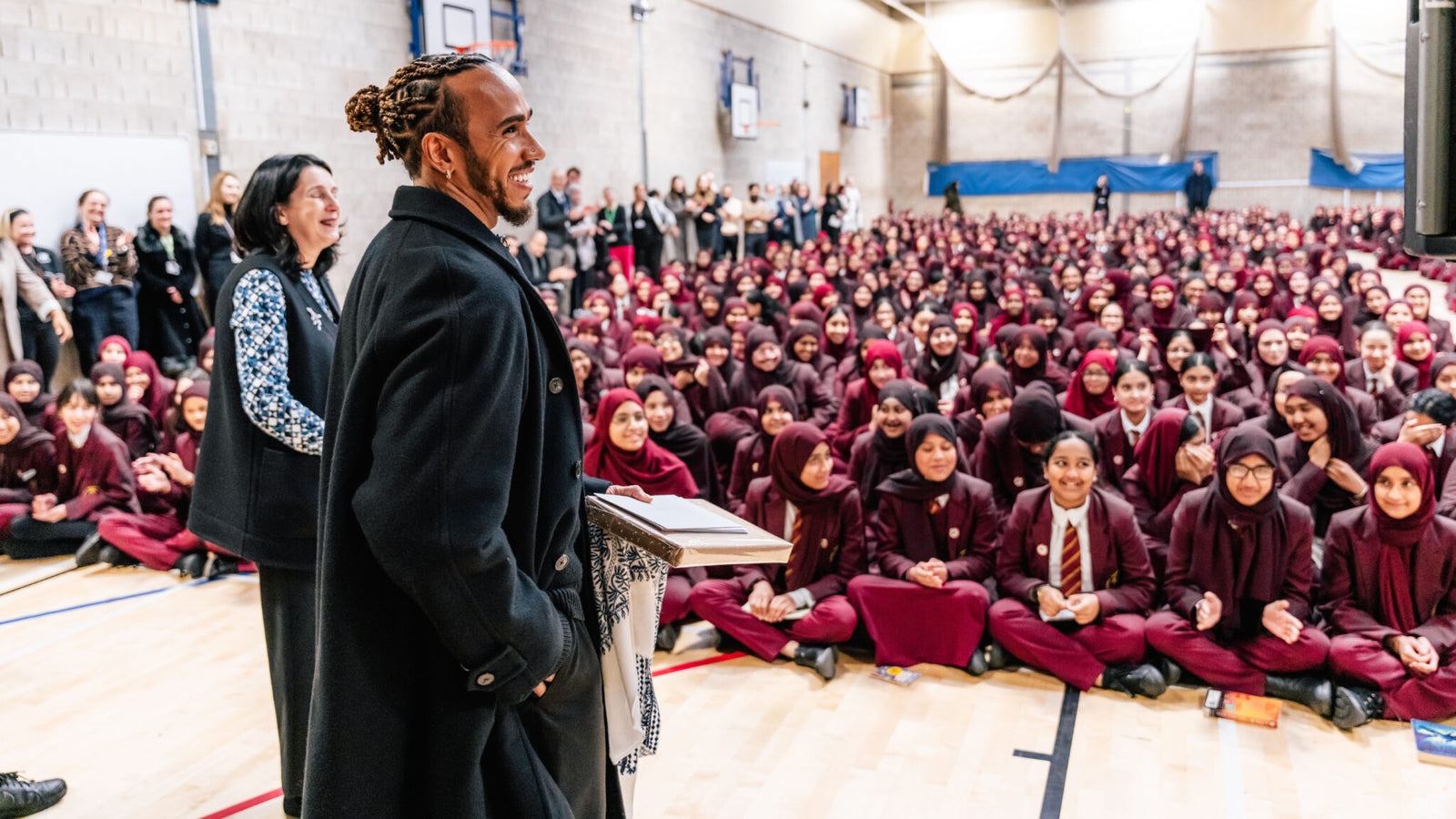 Lewis Hamilton feiert den Erfolg der STEM Academy beim Mulberry Schools Trust Lewis Hamilton celebrates STEM Academy success at the Mulberry Schools Trust