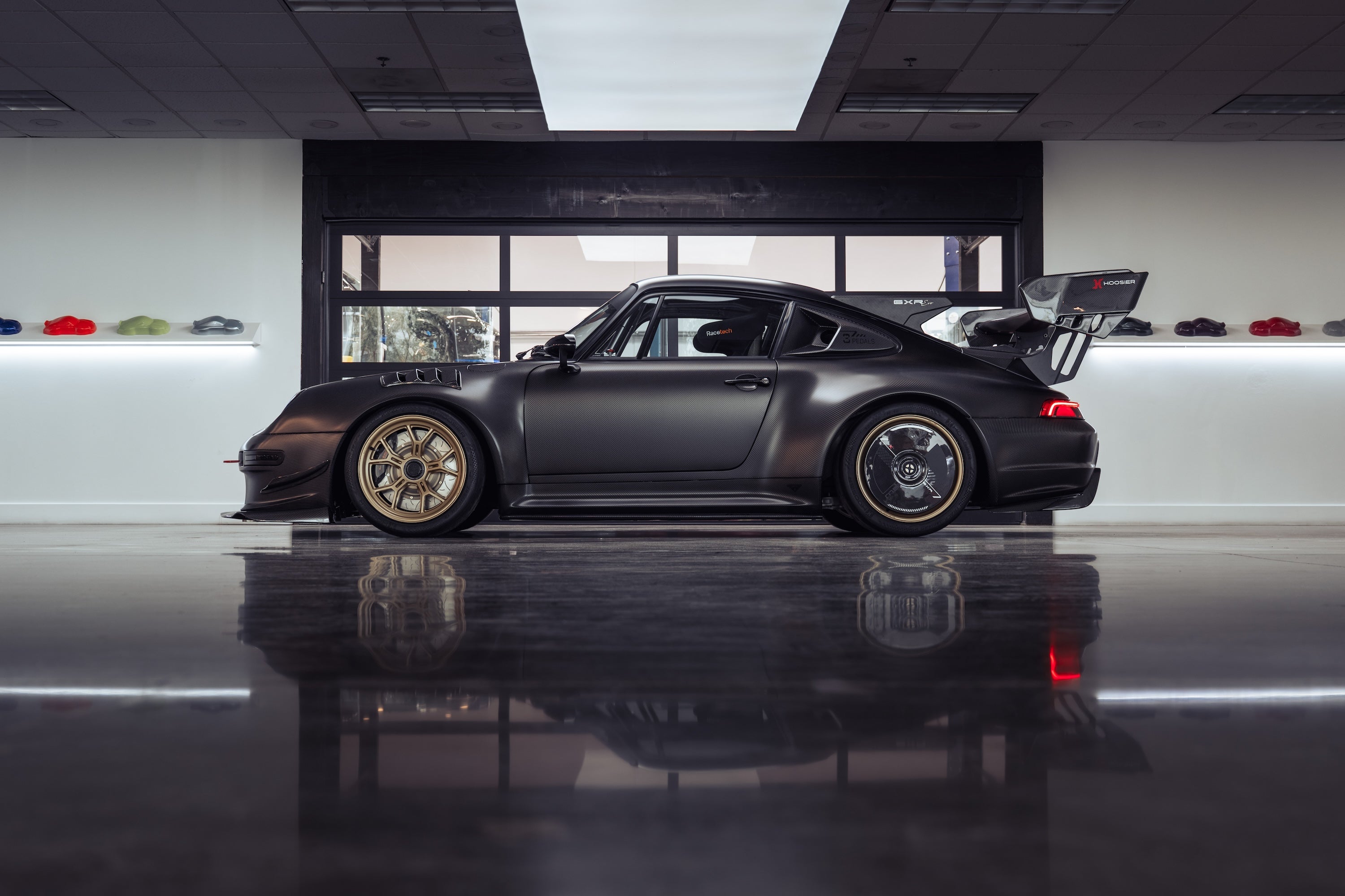 Gunther Werks GXR-Evo Is a 455-HP Carbon-Fiber Ode to Analog Performance
