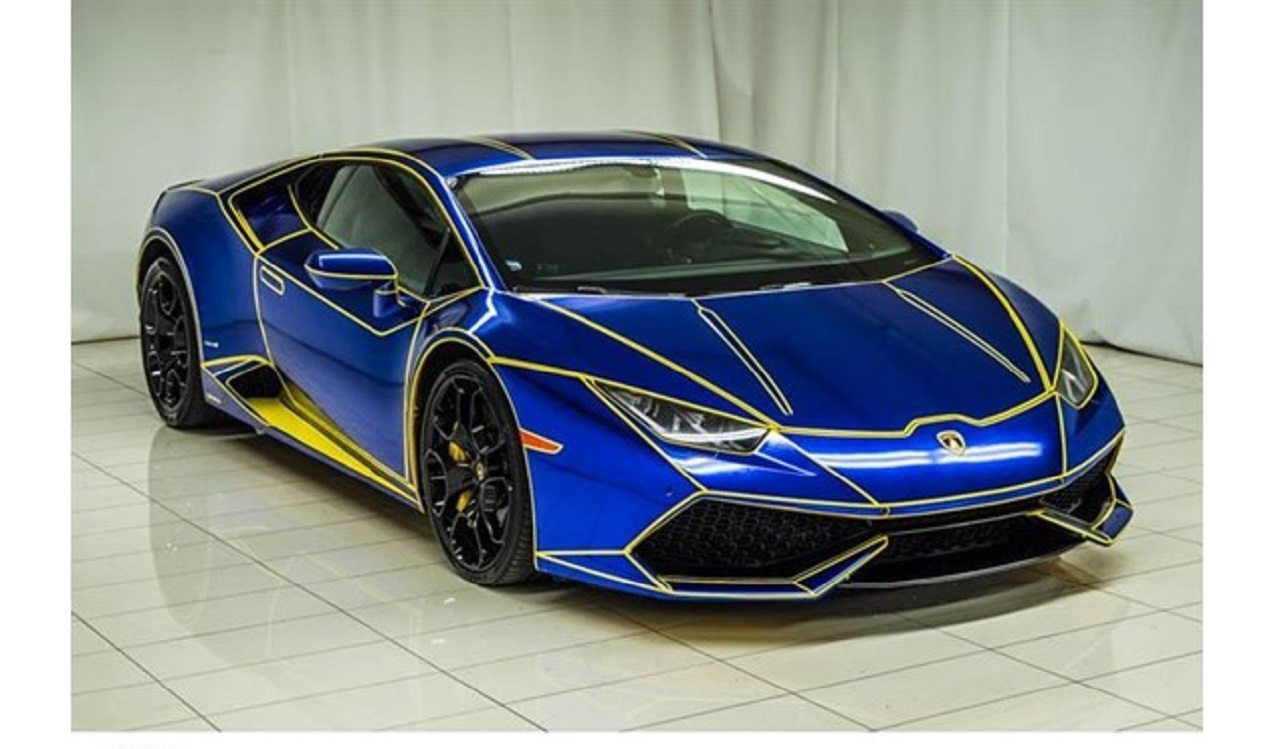 Huracan Blue Chrome Feature