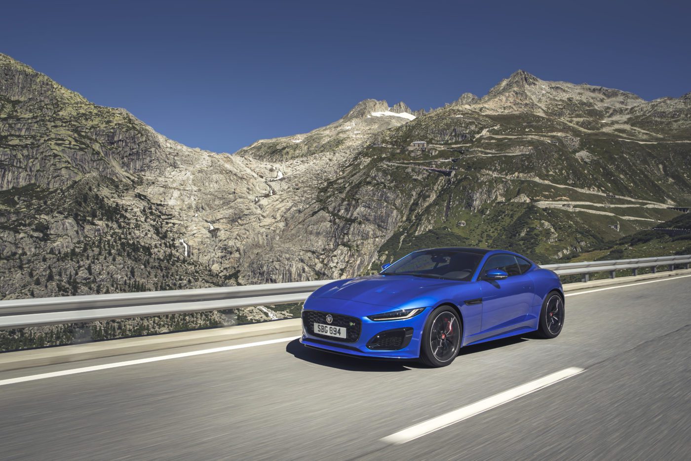 Jag_F-TYPE_R_21MY_Velocity_Blue_Reveal_Switzerland_02.12.19_05