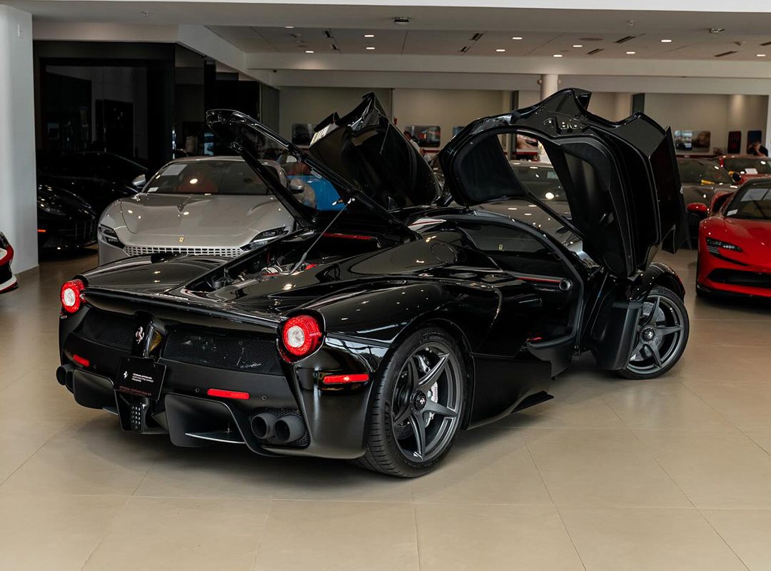 LaFerrari main