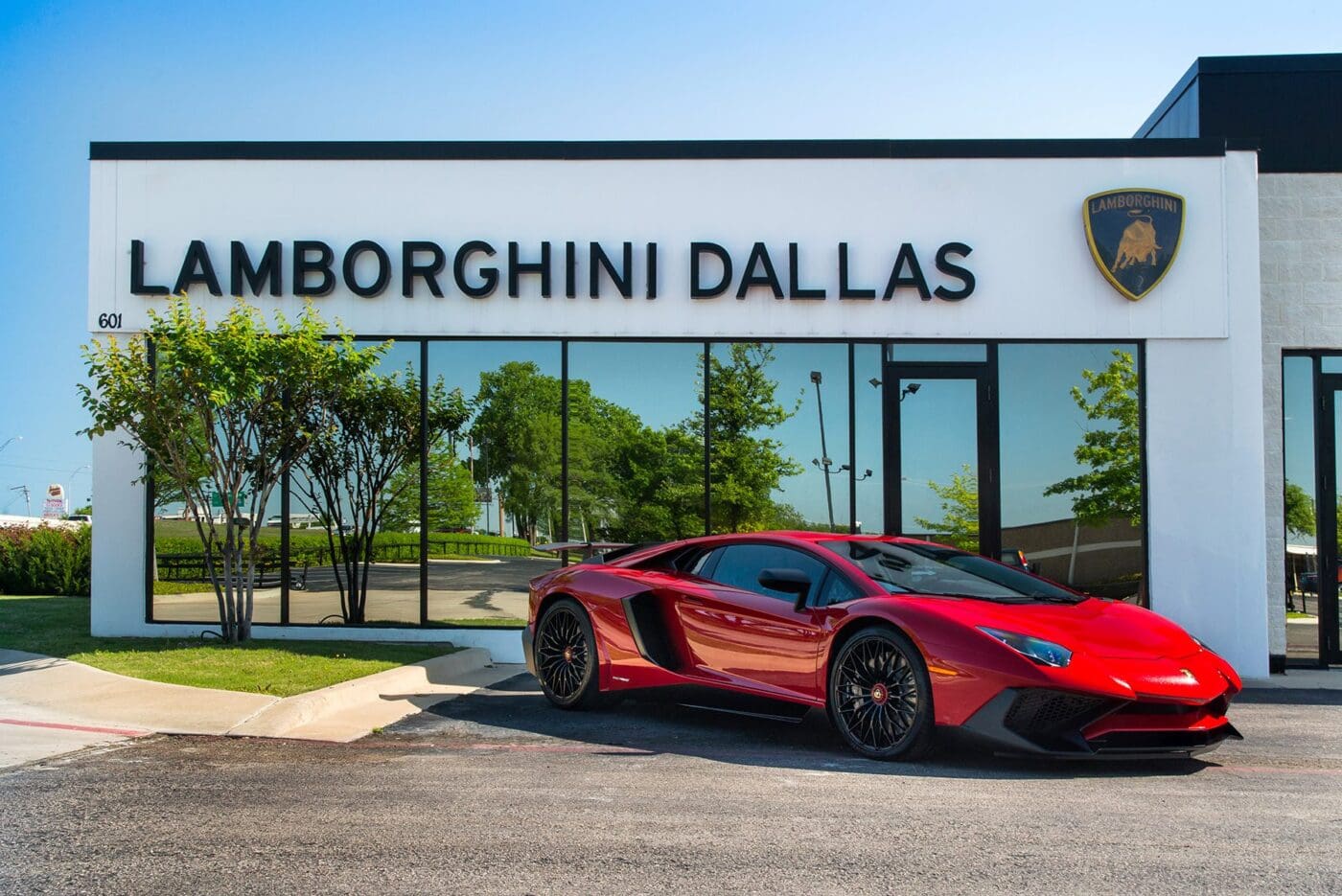 Lambo-Dallas-Feature