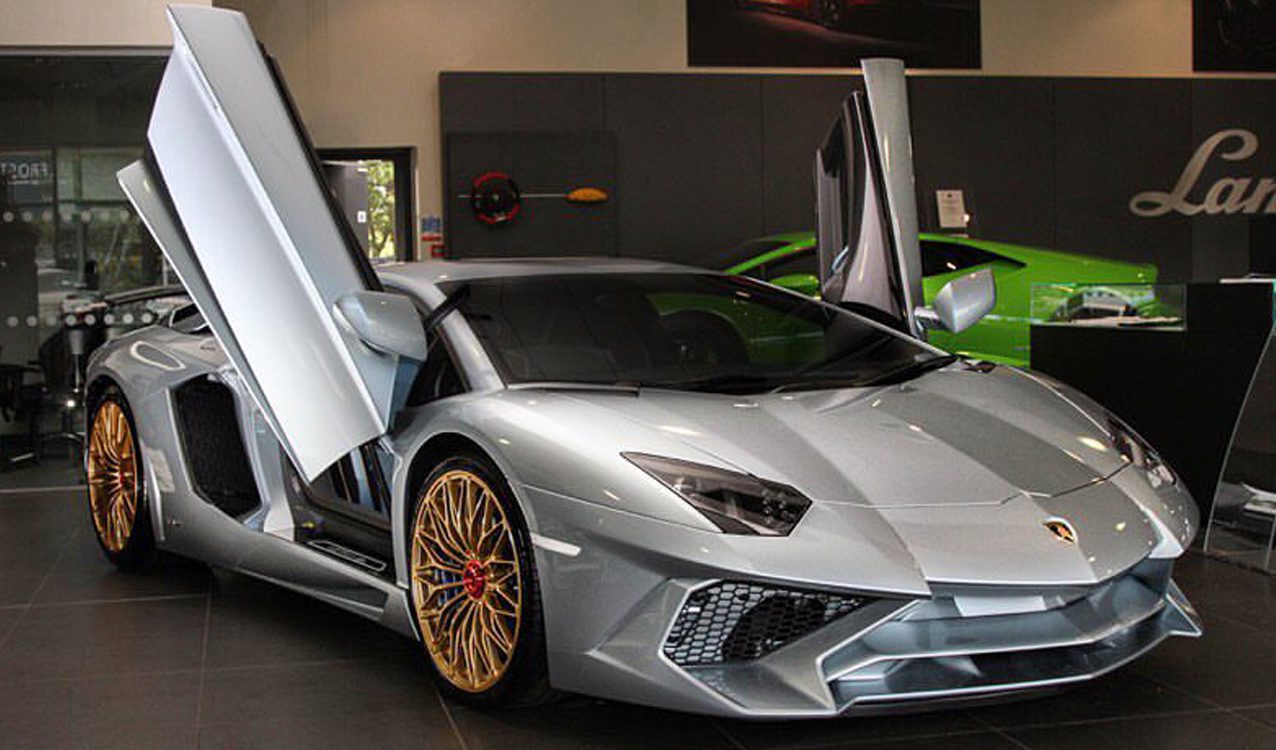 Last Aventador Feature