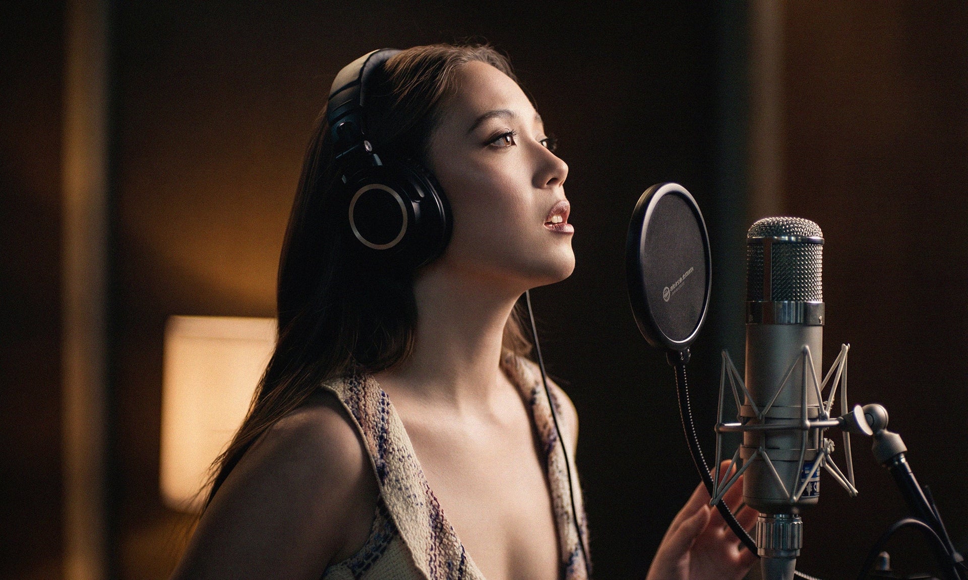 Lexus & Laufey Collaborate On New “100 Miles” Musical Project – duPont ...