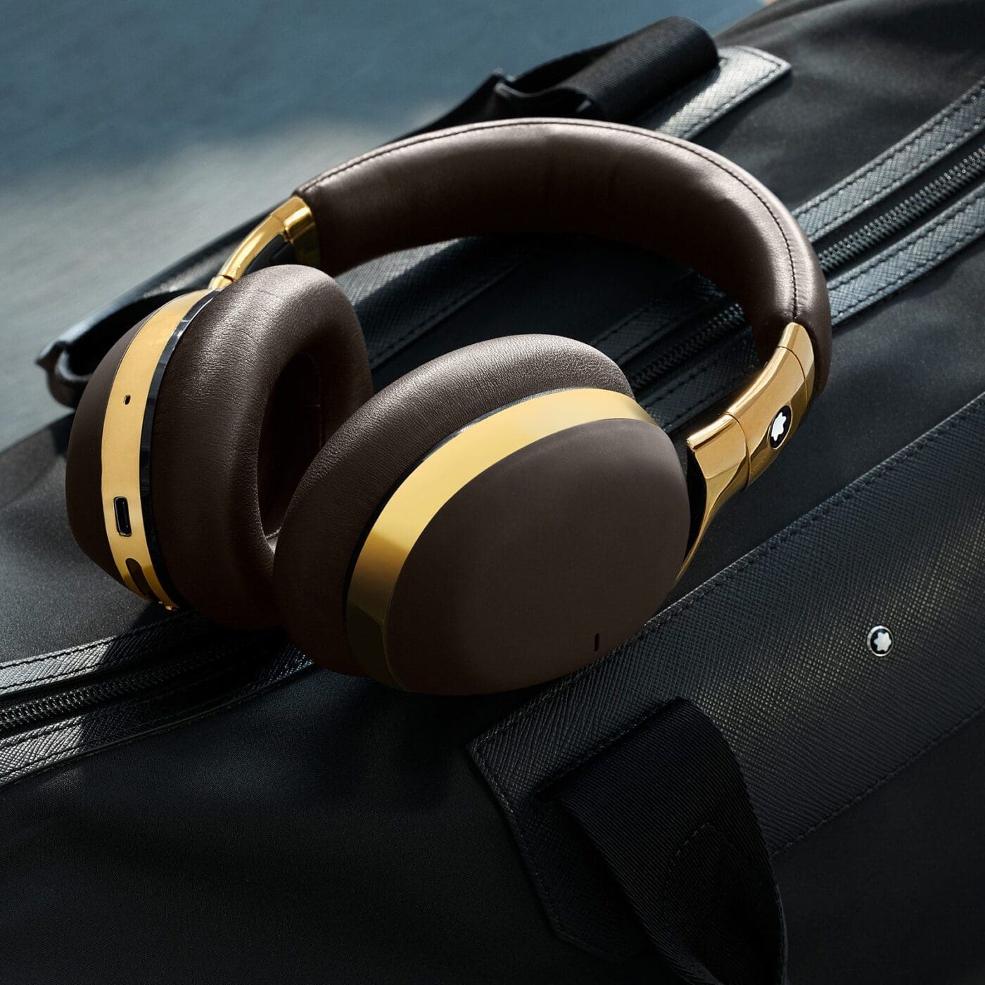 MB01-HEADPHONES (1)