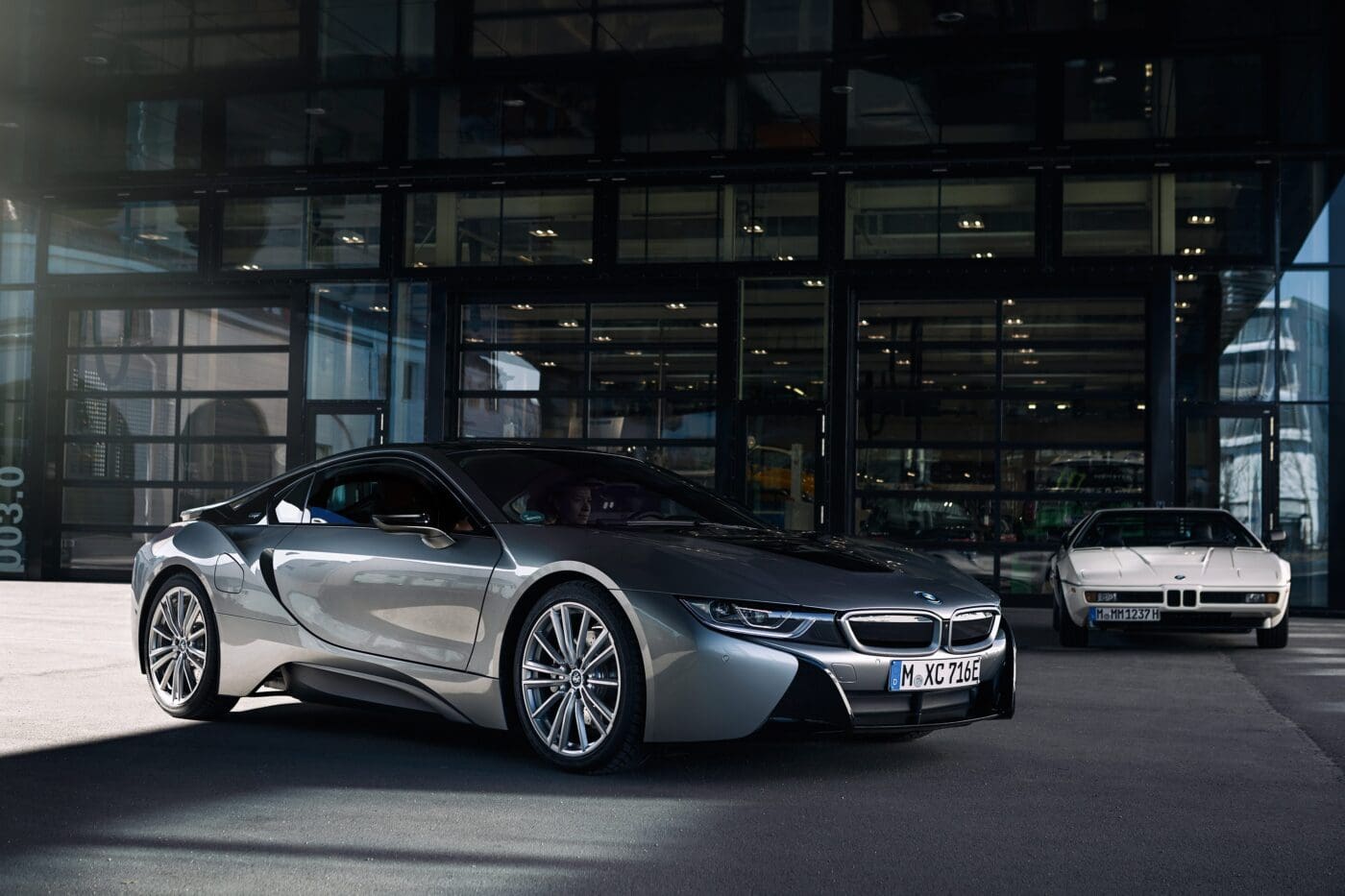 P90385439_highRes_the-bmw-i8-from-visi