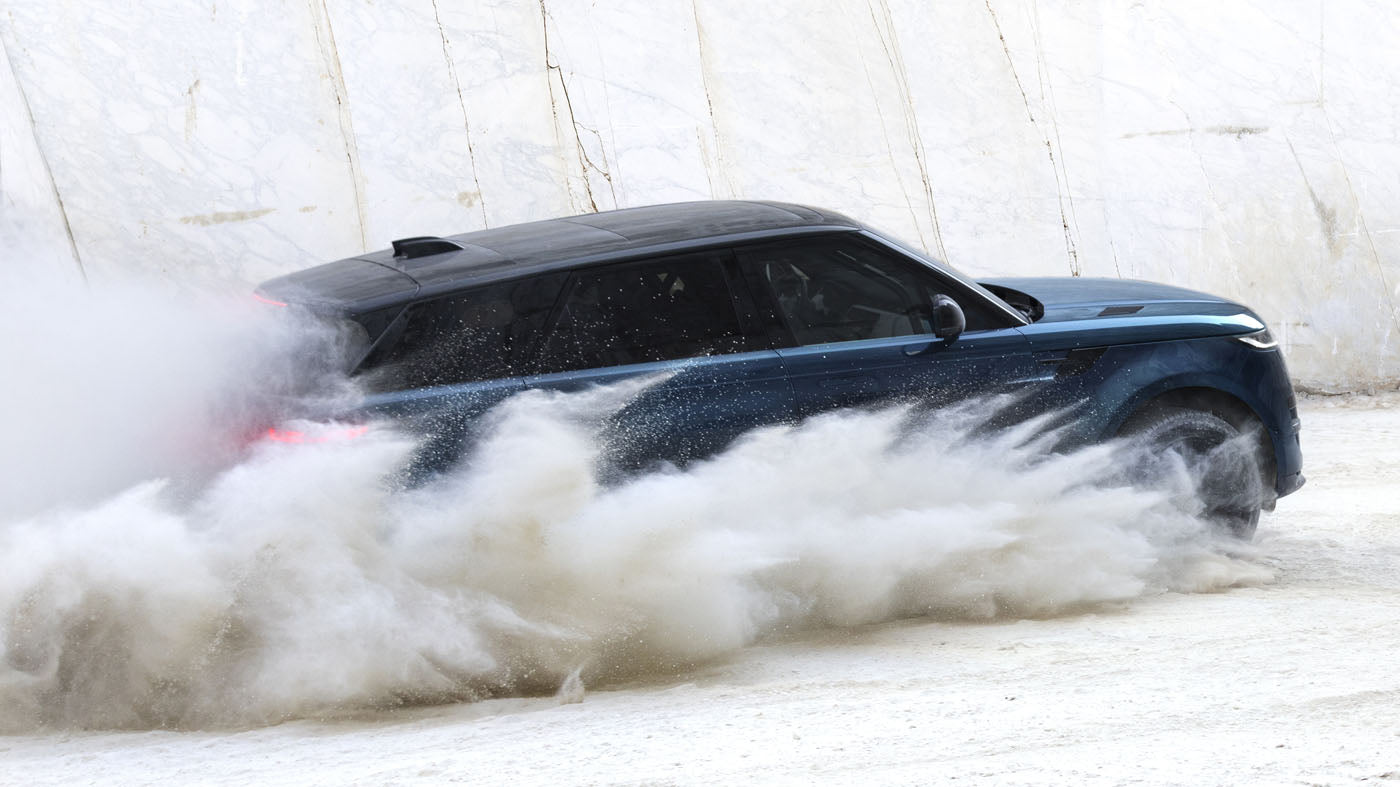 The New Range Rover Sport Electric Debuts With 542 HP