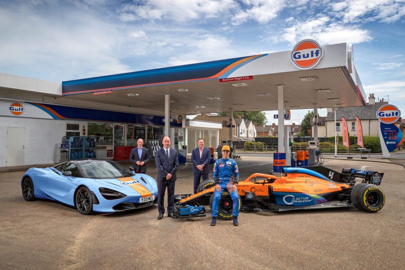 Small-12142-L-R---Mike-Flewitt---McLaren-Automotive-CEO-Mike-Jones---Gulf-Oil-International-Ltd-CEO-Zak-Brown---McLaren-Racing-CEO-Lando-Norris-McLaren-Racing-driver