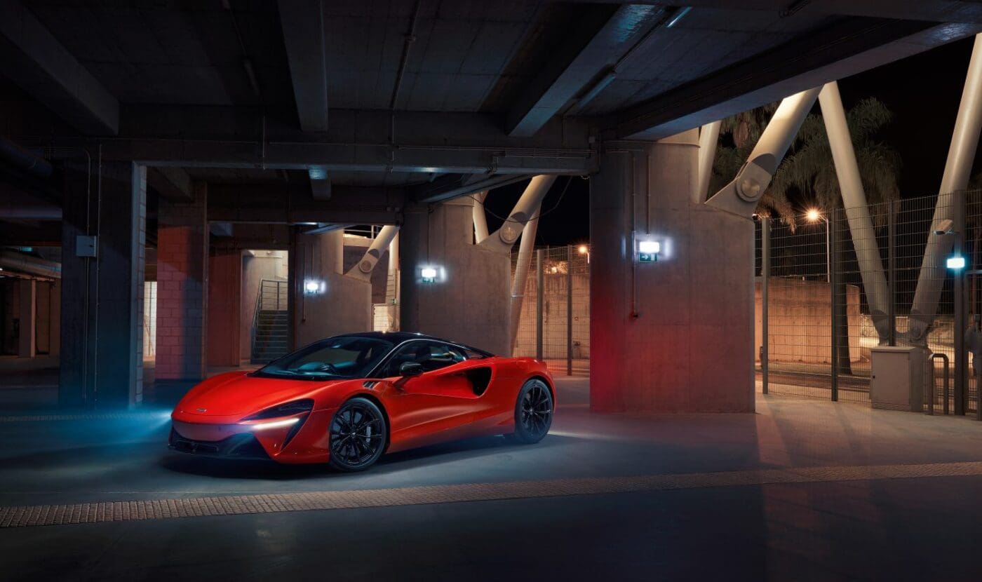 Small 13119 McLarenArturaFrontThreeQuarter