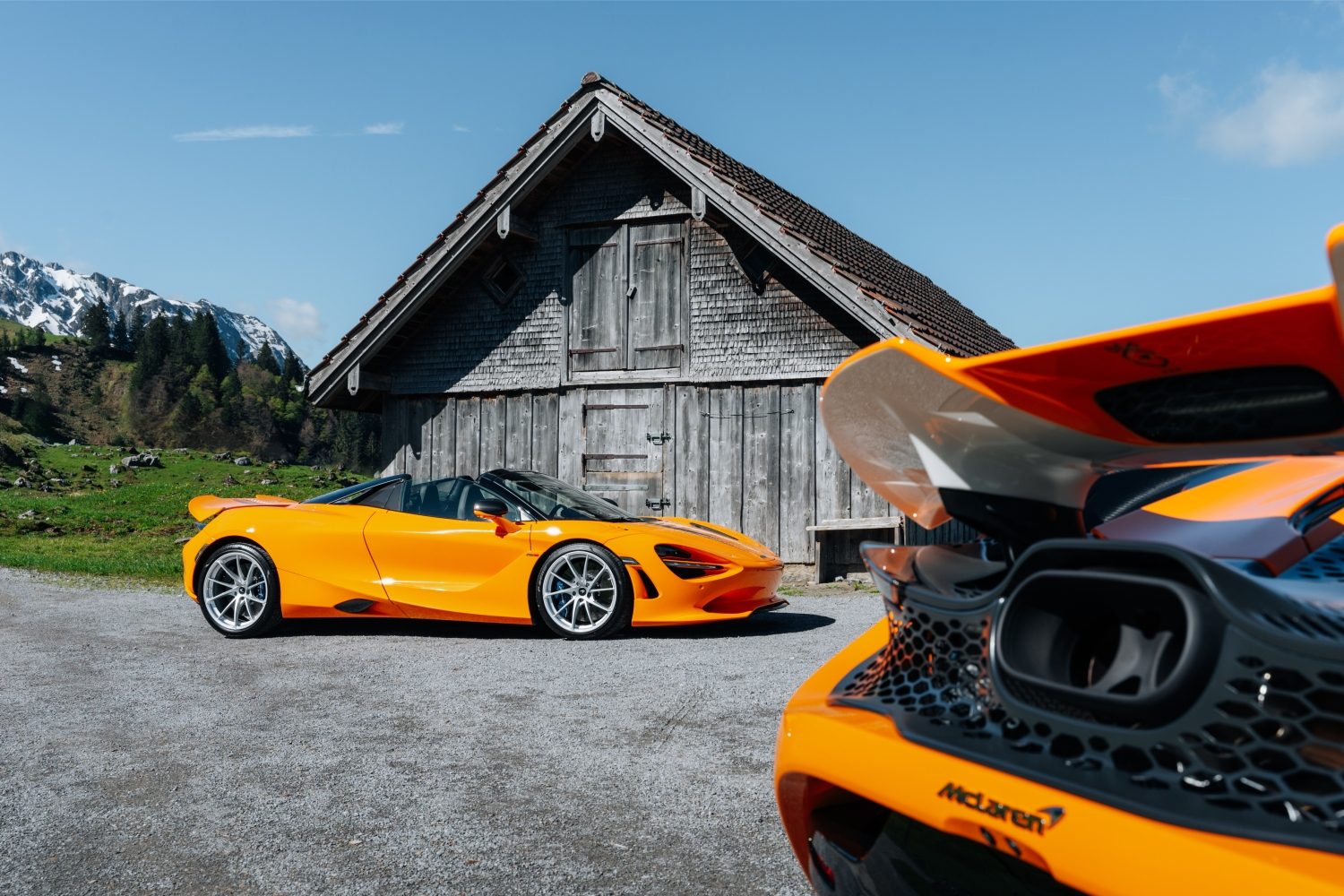 Small 16495 McLarenAutomotiveliefertzweiExemplaredesMcLaren750SmitTripleCrownStripeszum60.GeburtstagindieSchweiz