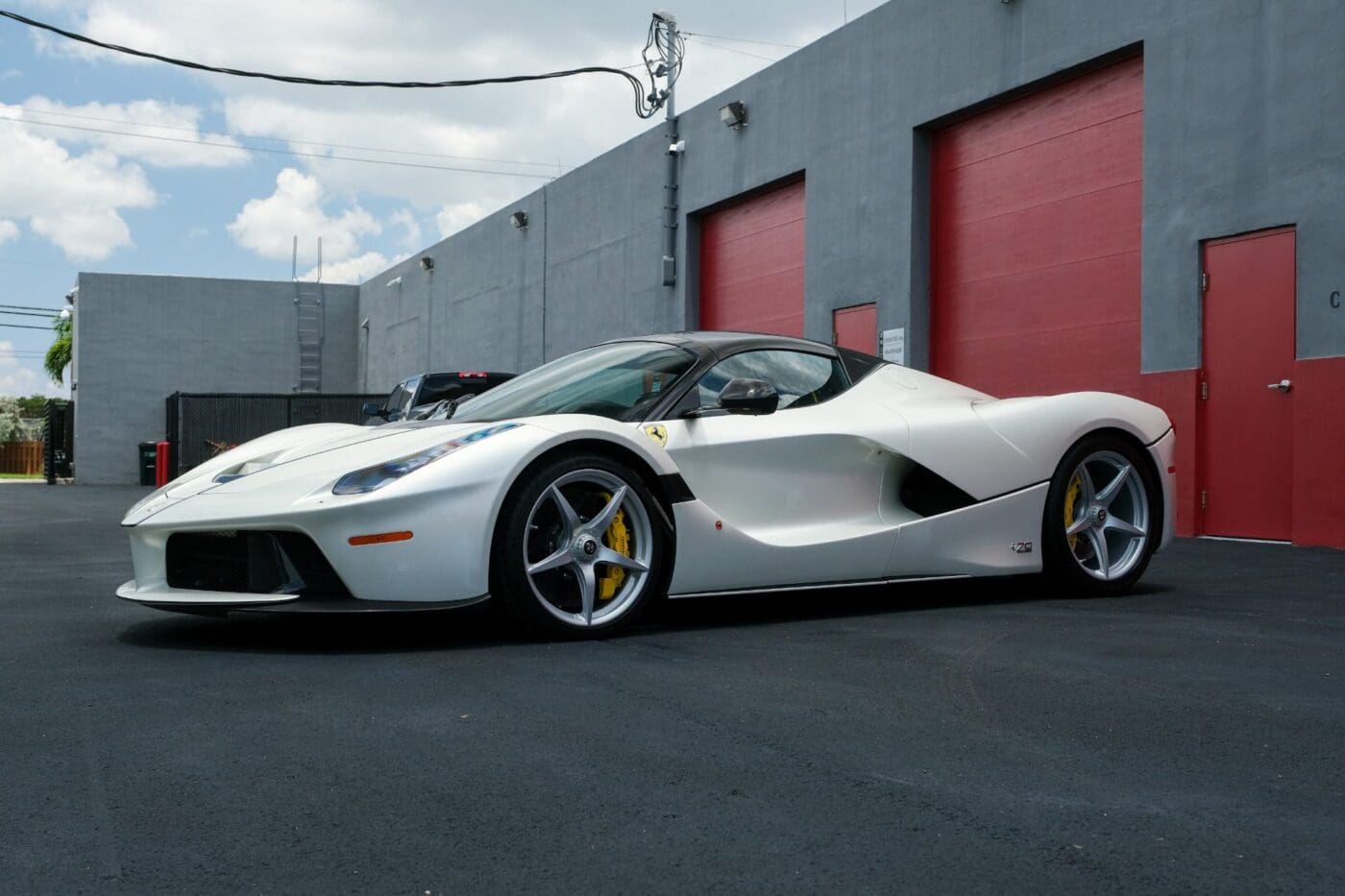 Used-2017-Ferrari-LAFERRARI-APERTA-HYPERCAR-963HP-HY-KERS-CARBON-FIBER-BREMBO-F1-AUTO (2)